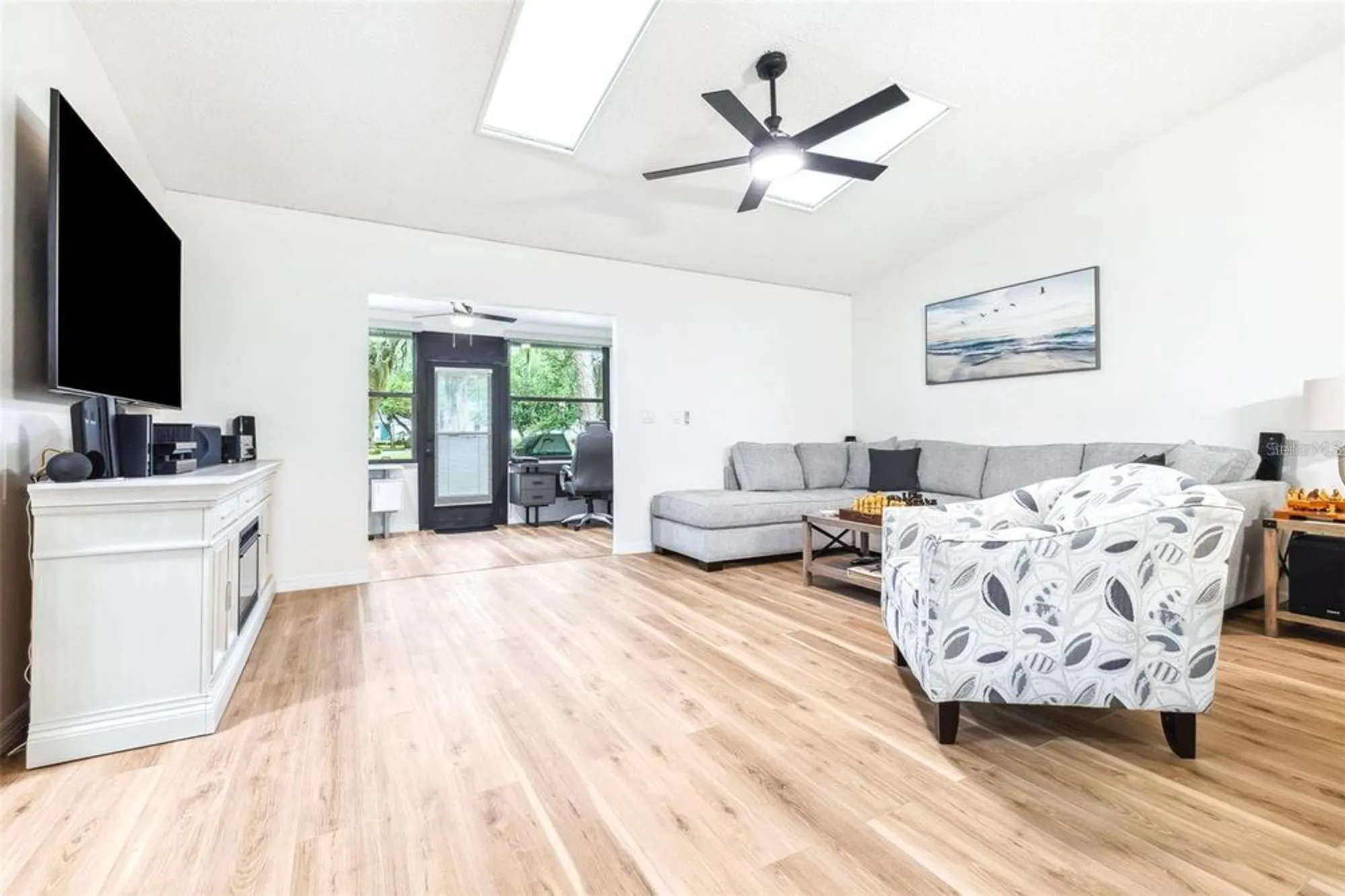 Property Slideshow image 11 of 38 | 2201 pine dr, Tarpon Springs, FL, 34689