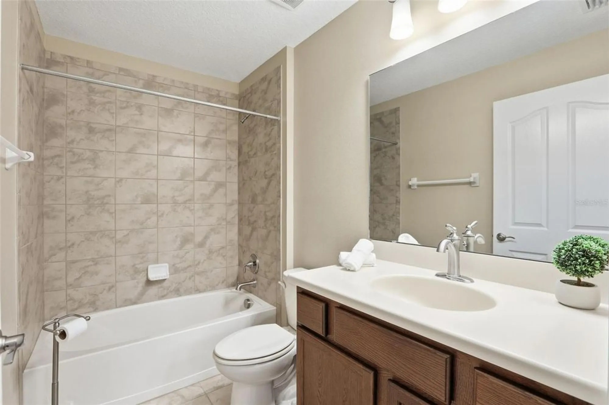 Property Slideshow image 23 of 64 | 27046 roanoke dr, Leesburg, FL, 34748
