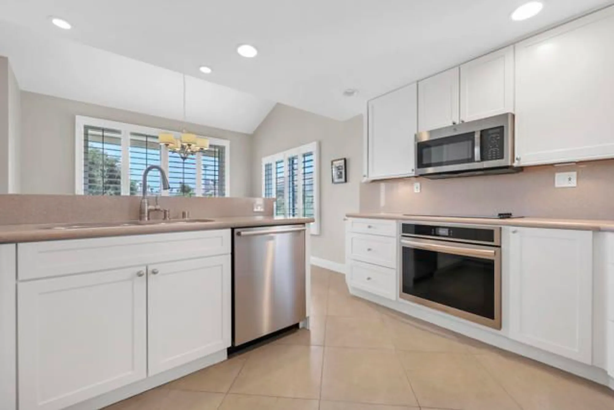 Property Slideshow image 8 of 32 | 55730 riviera, La Quinta, CA, 92253