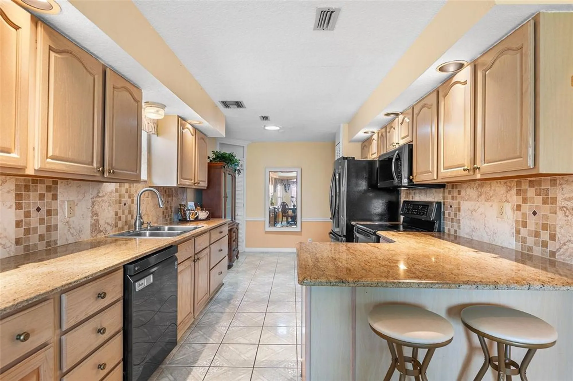 Property Slideshow image 4 of 68 | 543 clubhill dr, Haines City, FL, 33844