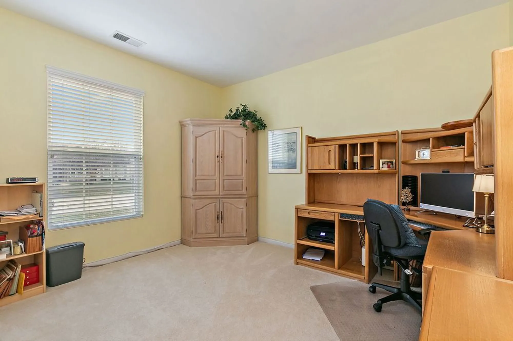 Property Slideshow image 18 of 24 | 13515 ivy dr, Huntley, IL, 60142