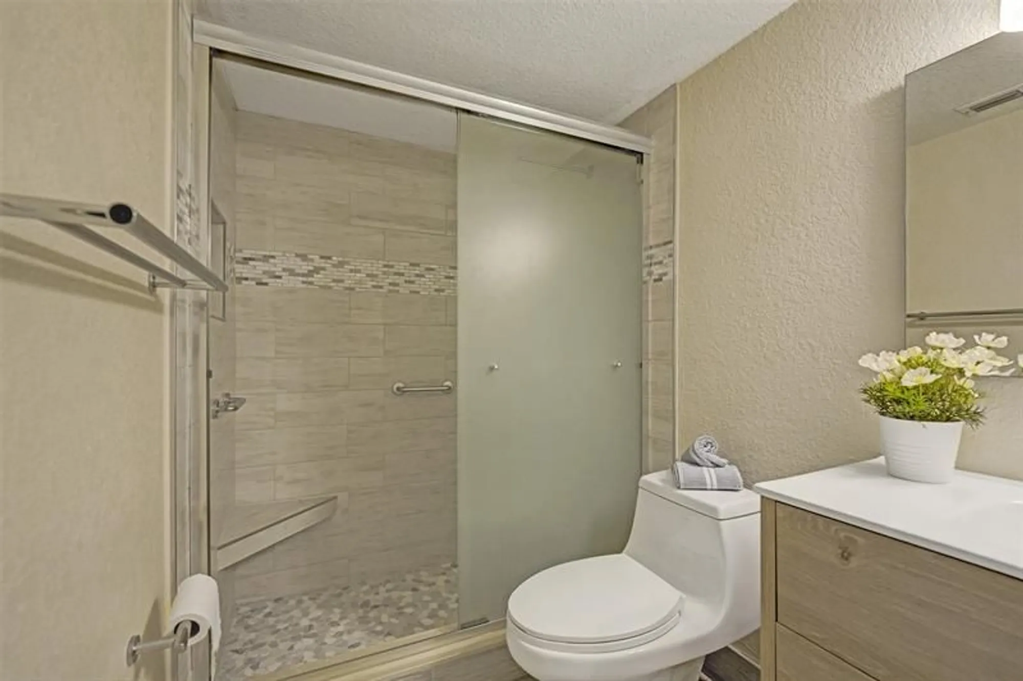Property Slideshow image 9 of 29 | 900 colony point cir apt 221, Pembroke Pines, FL, 33026