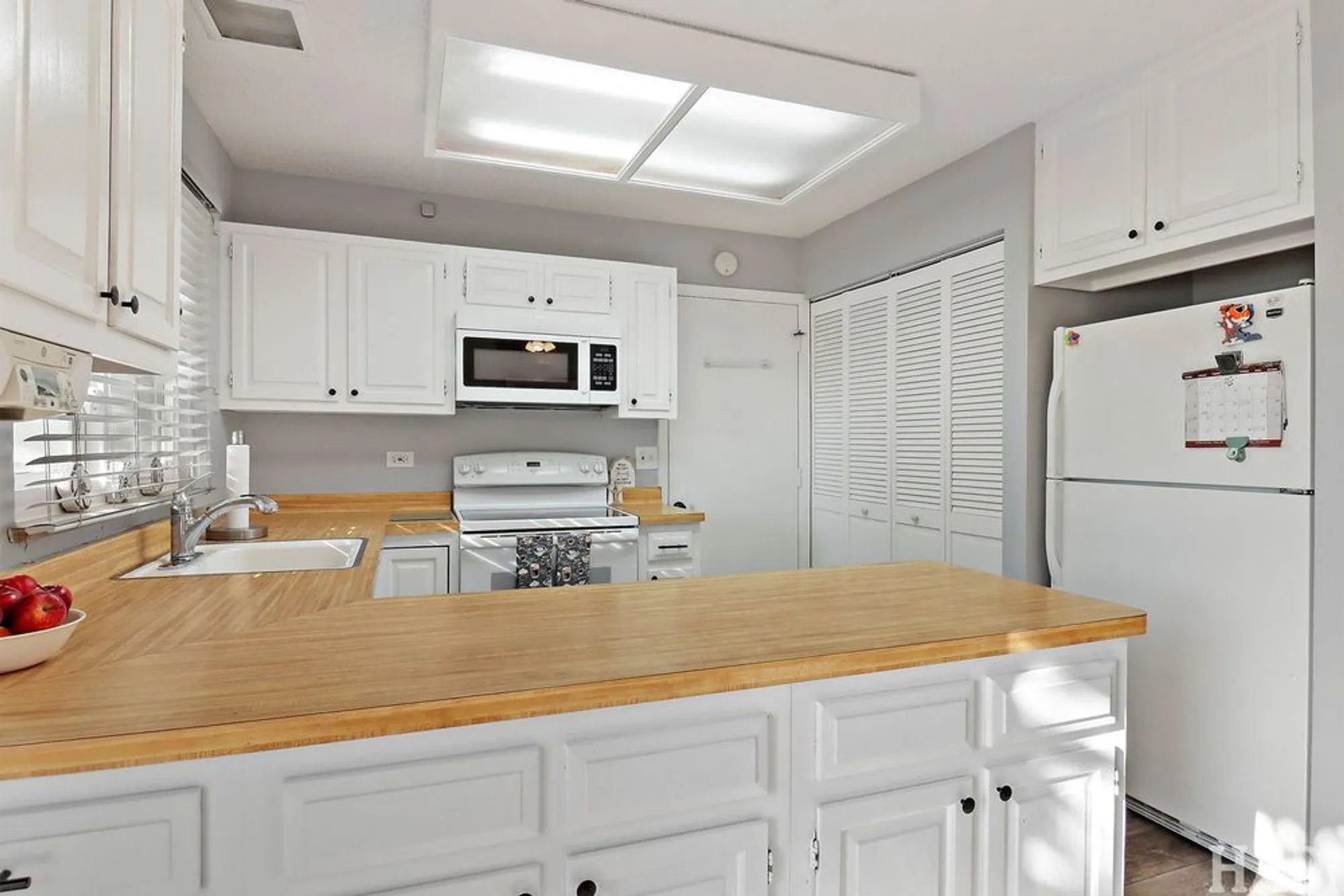 Property Slideshow image 12 of 28 | 7216 oxford cir # 230, Fox Lake, IL, 60020