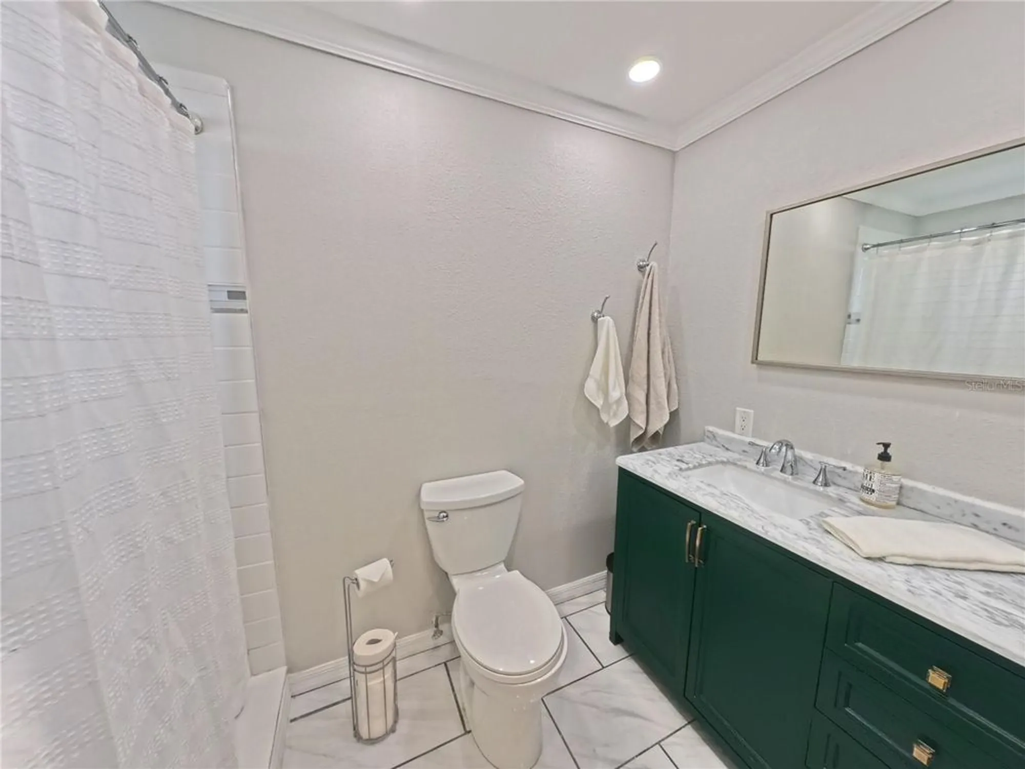 Property Slideshow image 12 of 29 | 302 47th avenue dr 117, Bradenton, FL, 34207
