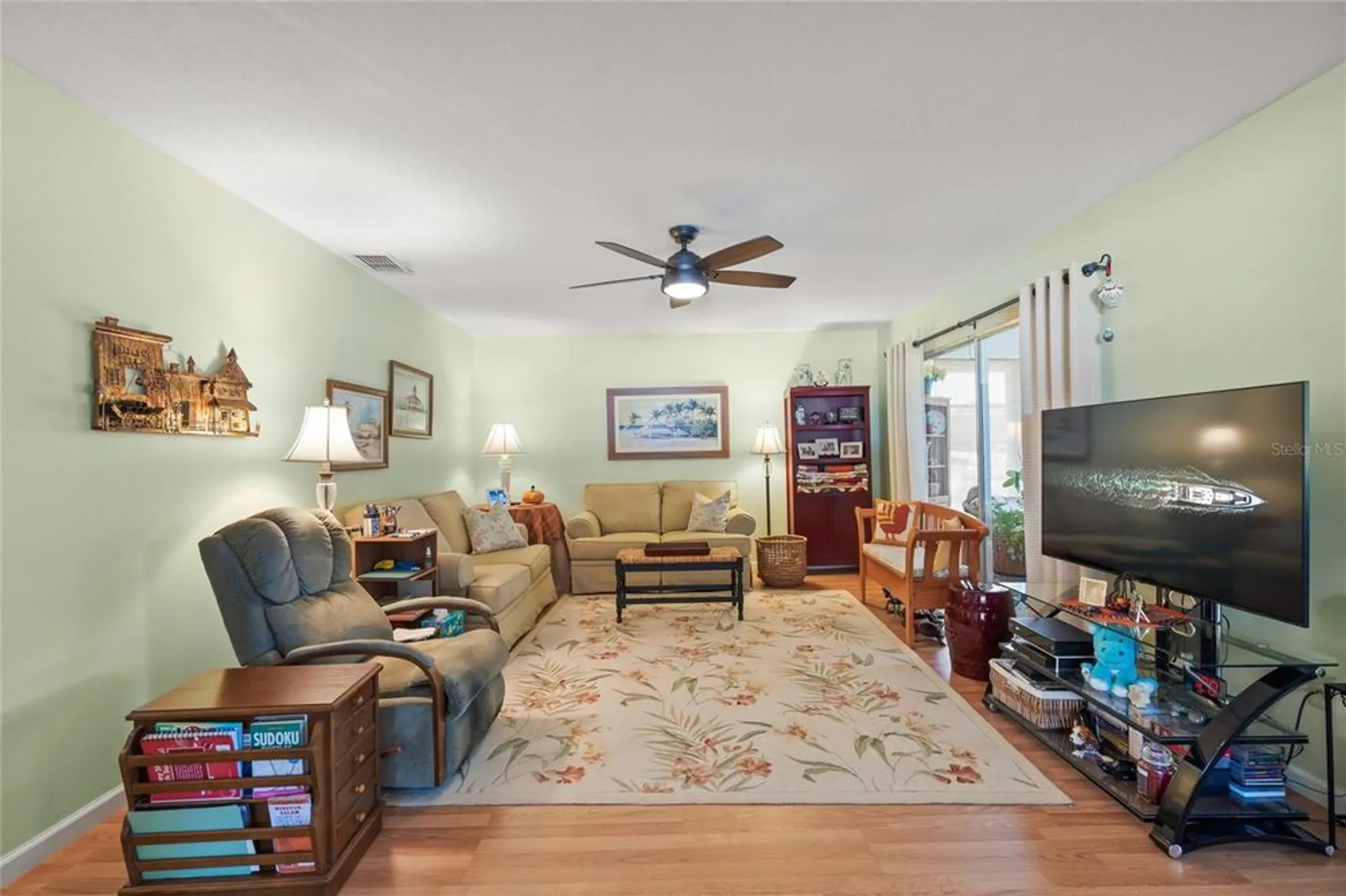 Property Slideshow image 6 of 41 | 1325 glen oaks dr 133, Sarasota, FL, 34232