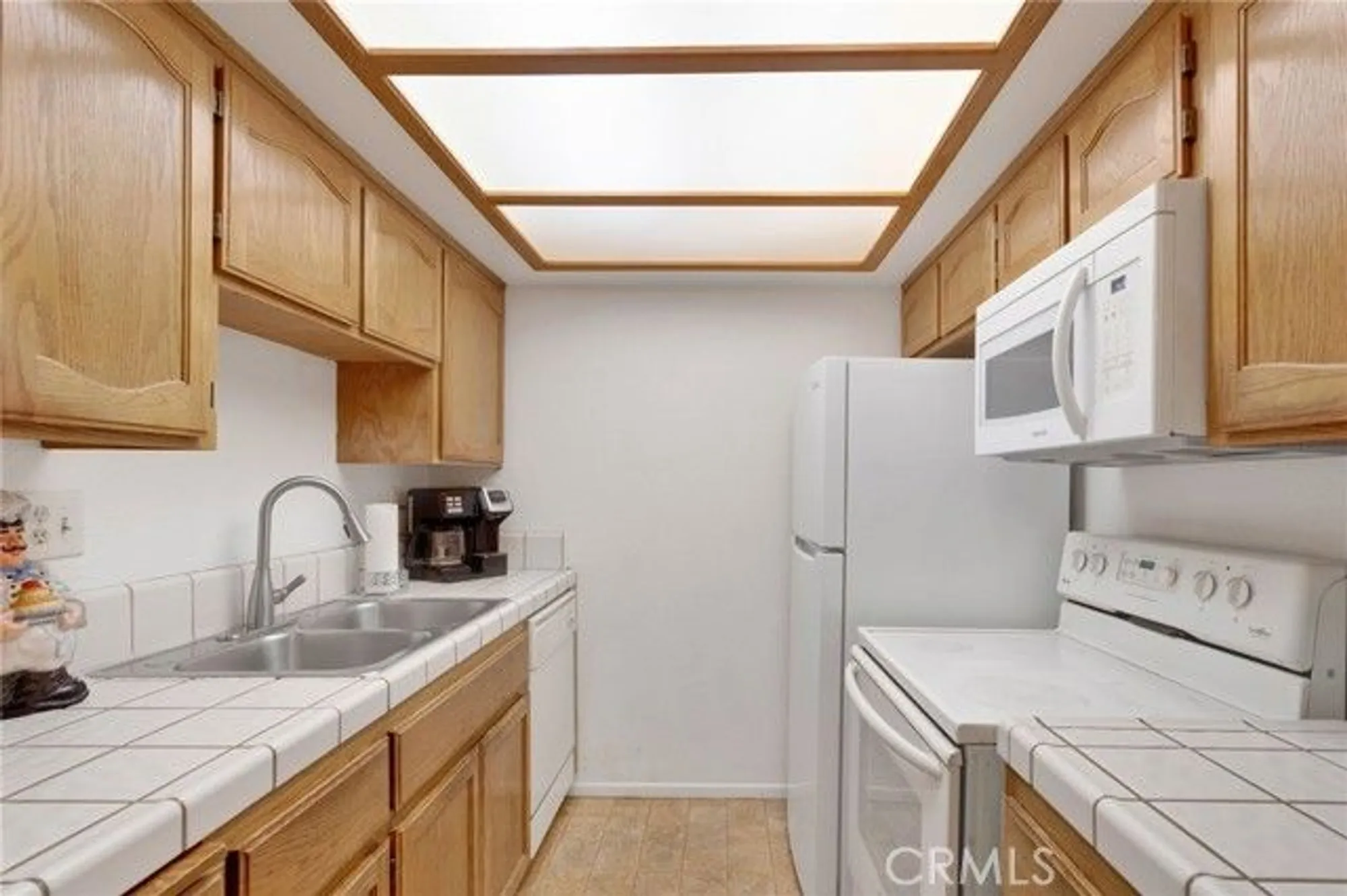 Property Slideshow image 15 of 36 | 19175 elm dr, Apple Valley, CA, 92308