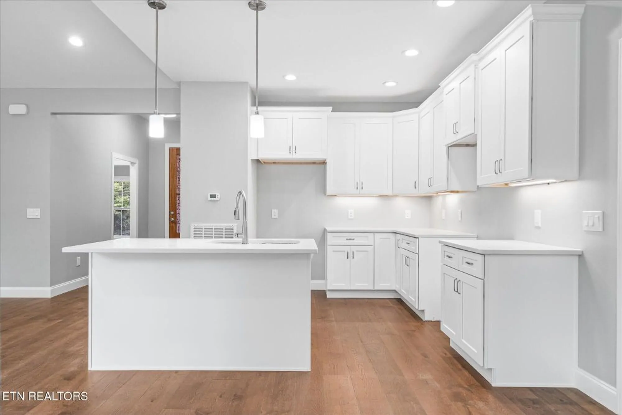 Property Slideshow image 14 of 43 | 145 lakeside dr, Crossville, TN, 38558