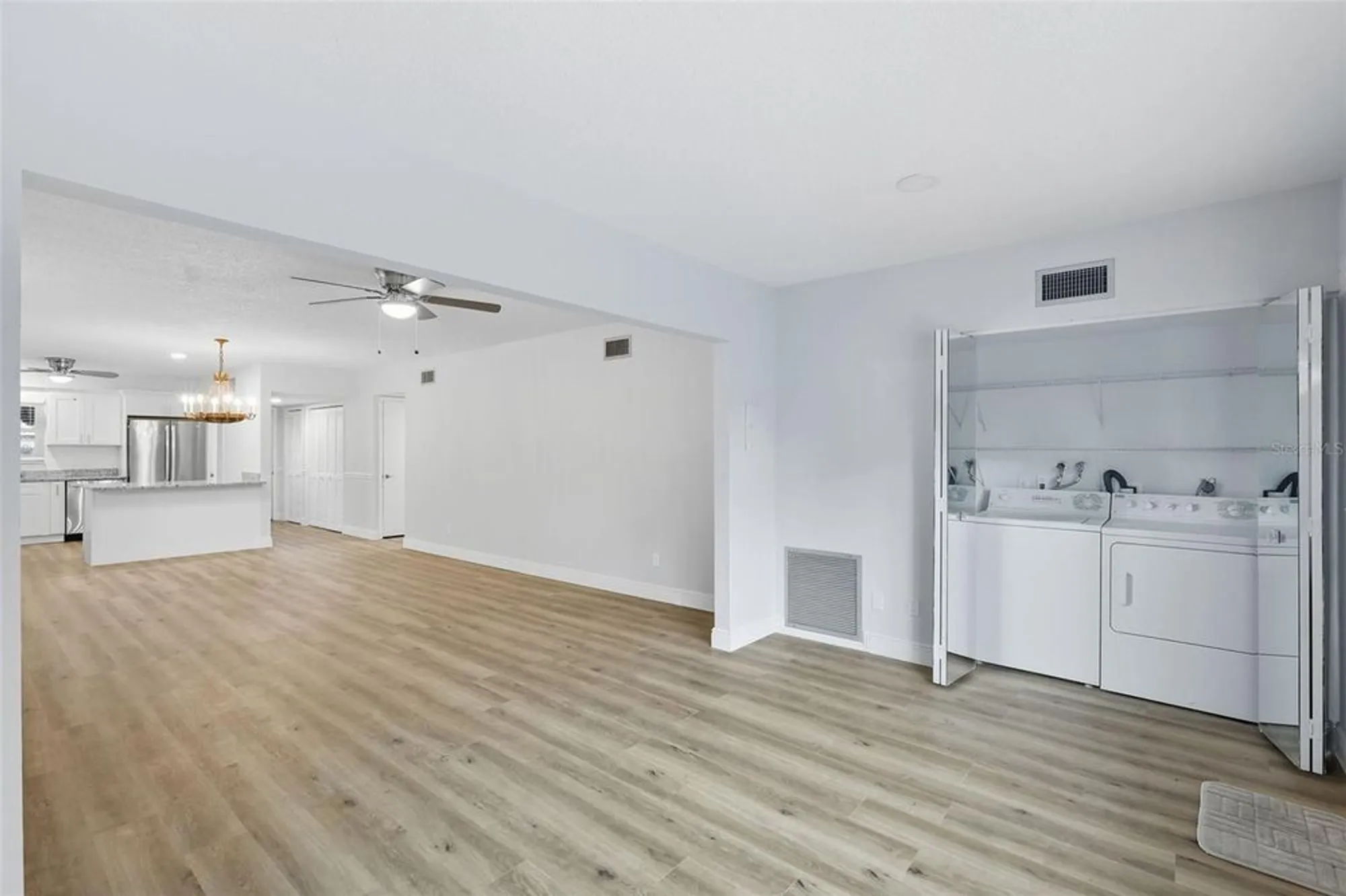 Property Slideshow image 14 of 28 | 2351 irish ln 21, Clearwater, FL, 33763