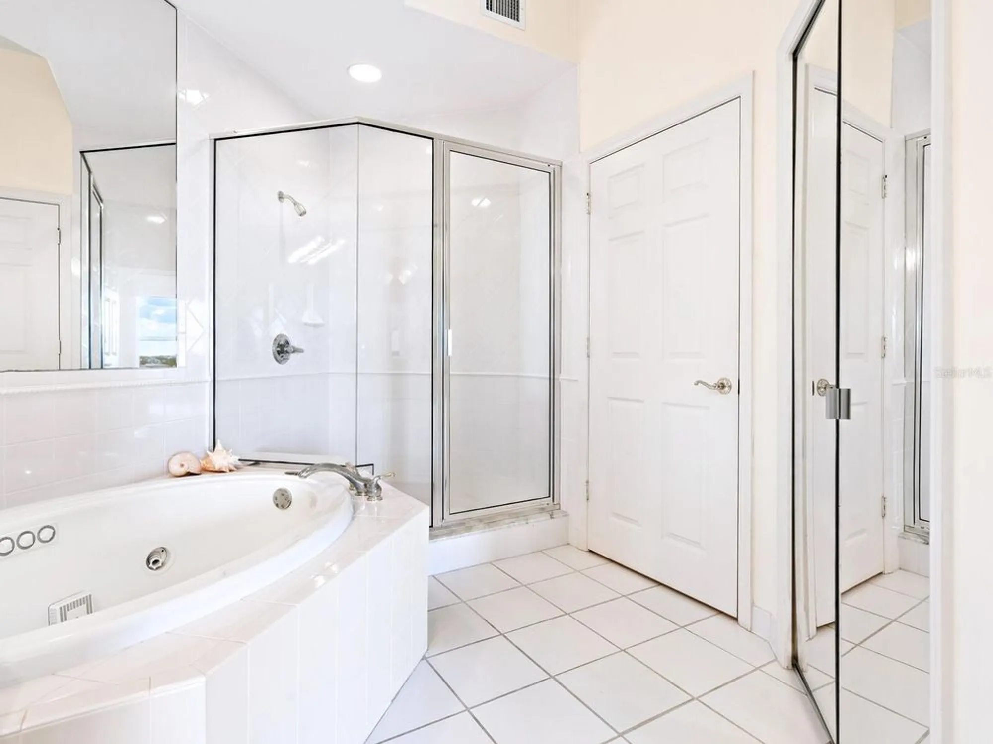 Property Slideshow image 21 of 38 | 5440 eagles point cir 405, Sarasota, FL, 34231