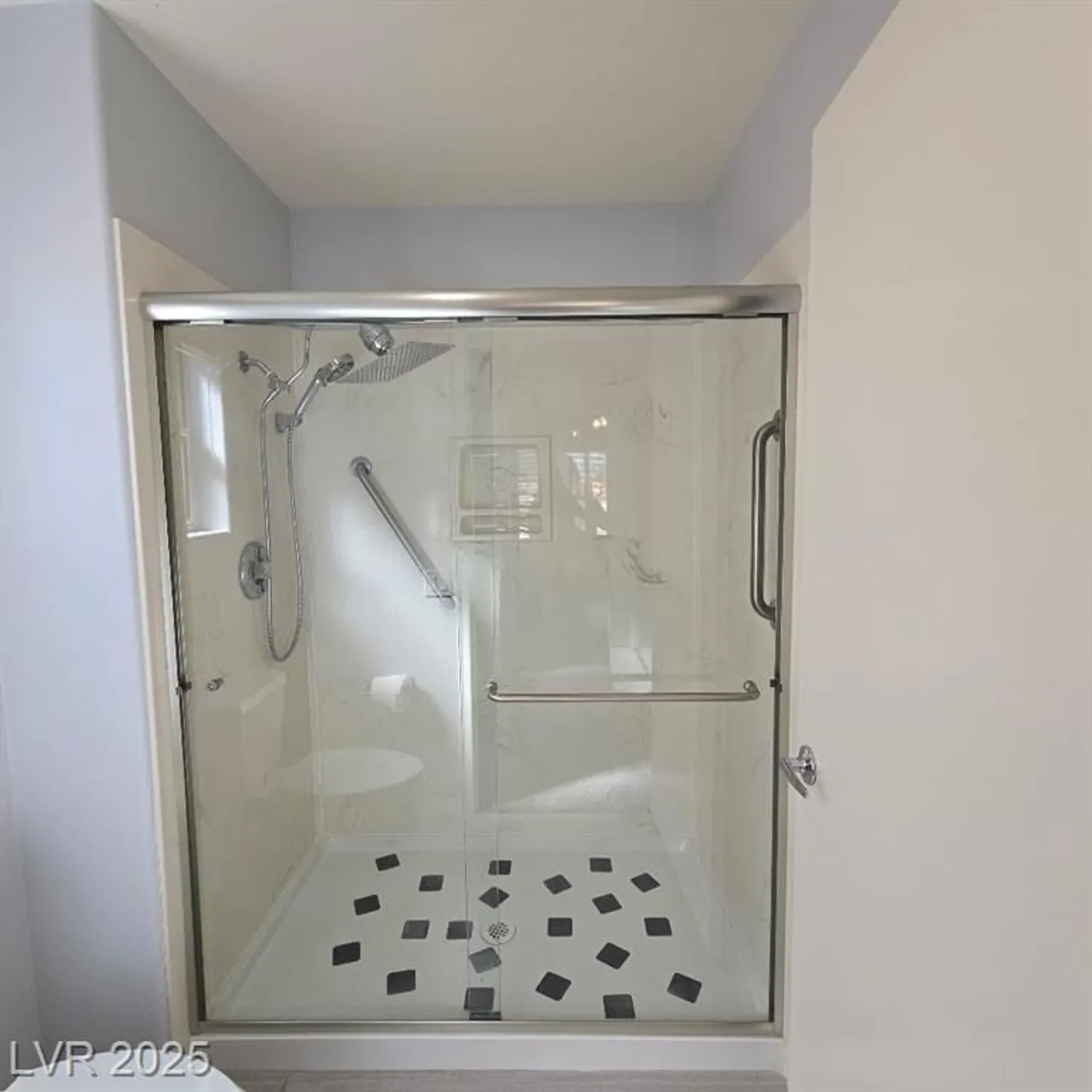 Property Slideshow image 16 of 38 | 10713 paradise point dr, Las Vegas, NV, 89134