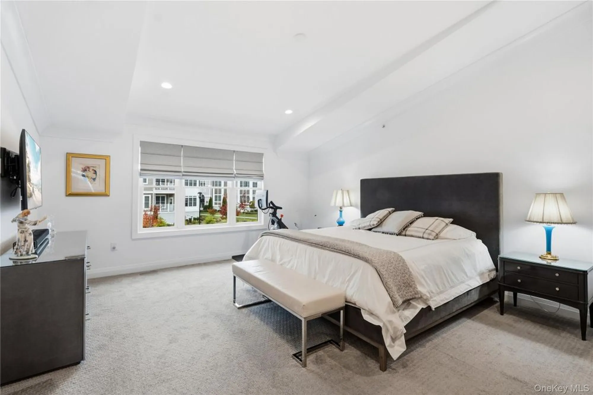 Property Slideshow image 19 of 29 | 86202 spruce pond cir # 744, Plainview, NY, 11803