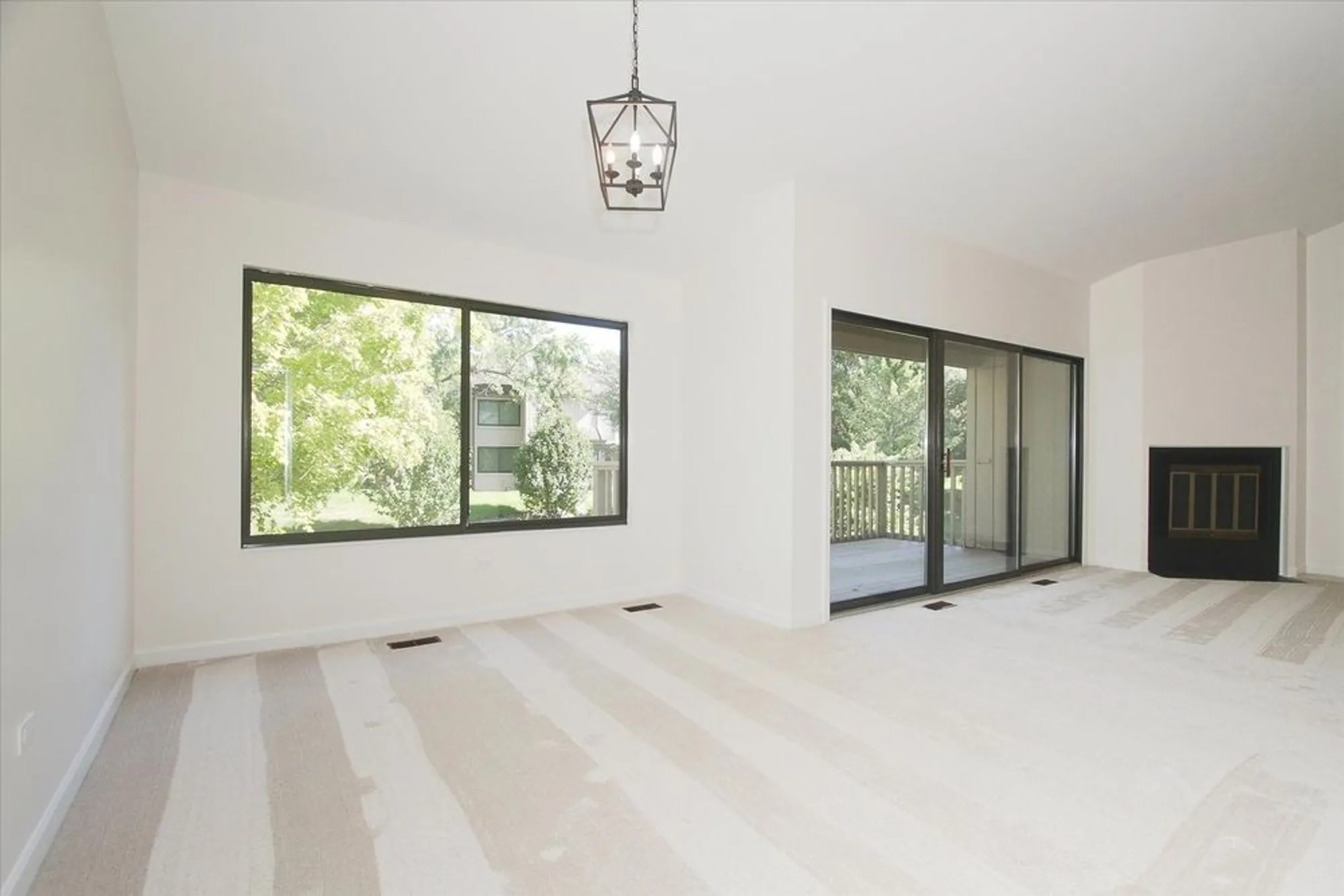 Property Slideshow image 7 of 32 | 78a foxwood ln # m169, Lake Barrington, IL, 60010
