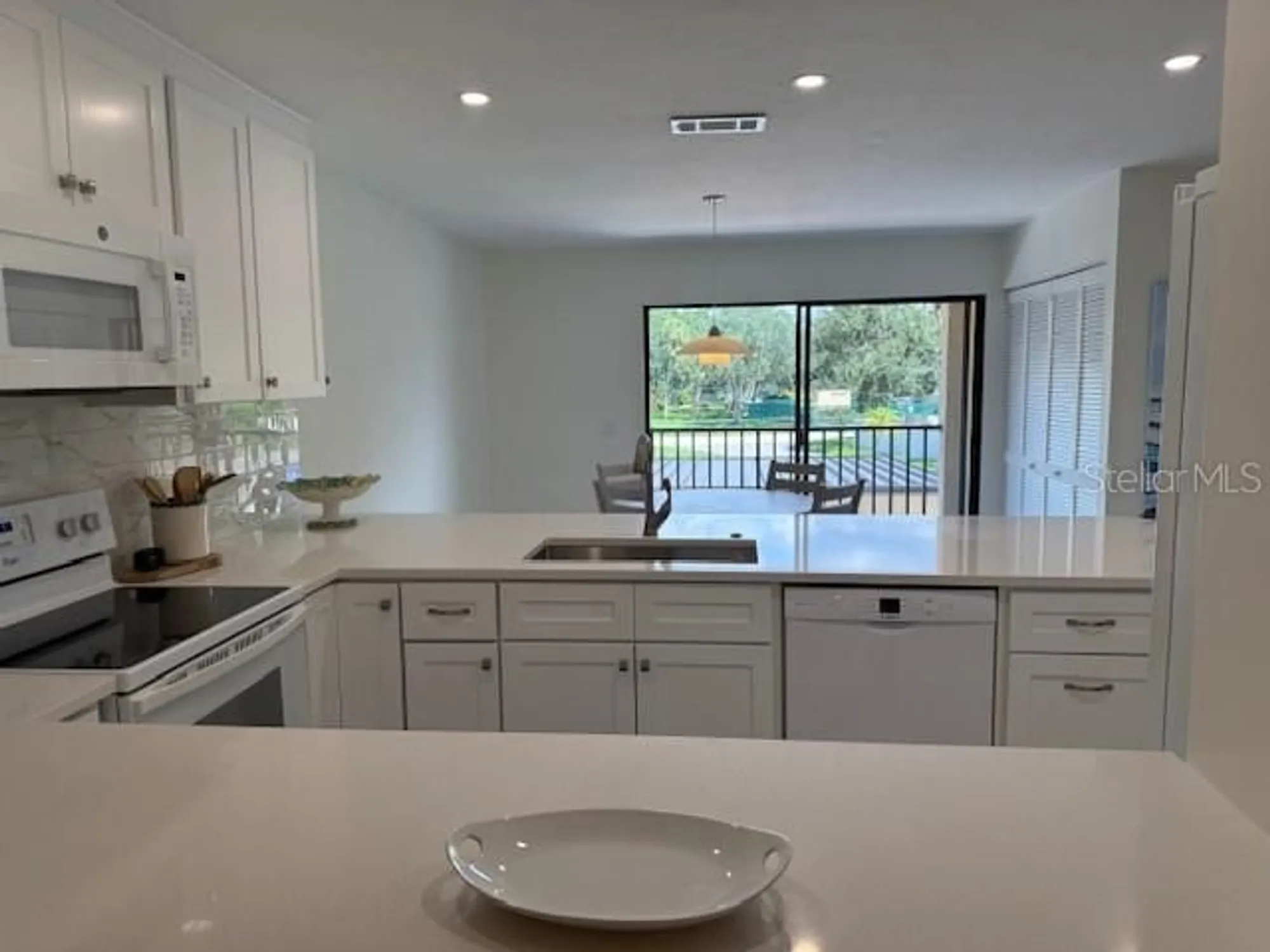 Property Slideshow image 3 of 22 | 6120 country club way 207, Sarasota, FL, 34243