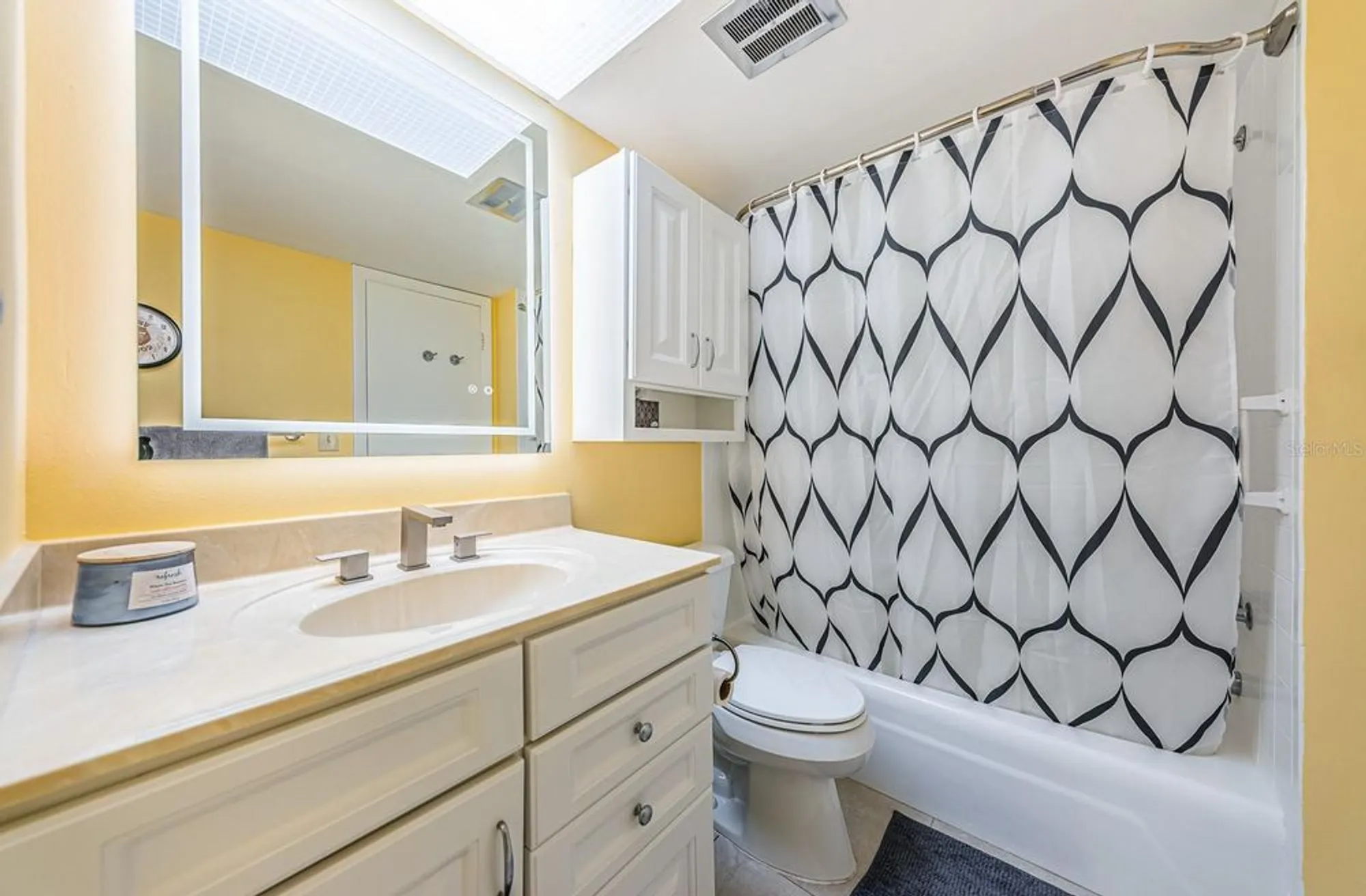 Property Slideshow image 19 of 54 | 4725 cove cir apt 604, Saint Petersburg, FL, 33708