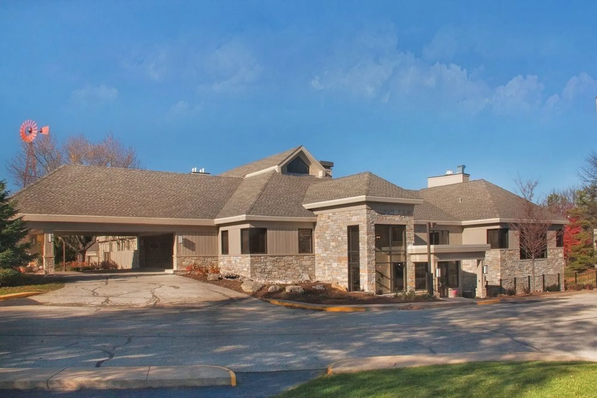 Property Slideshow image 41 of 45 | 33 shoreline rd b, Lake Barrington, IL, 60010