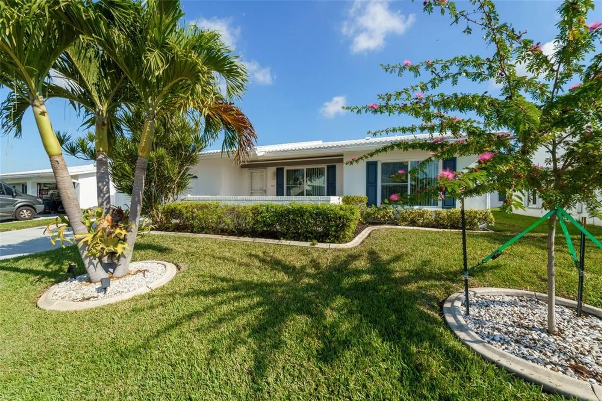 Property Slideshow image 2 of 72 | 9235 35th way n # 6, Pinellas Park, FL, 33782