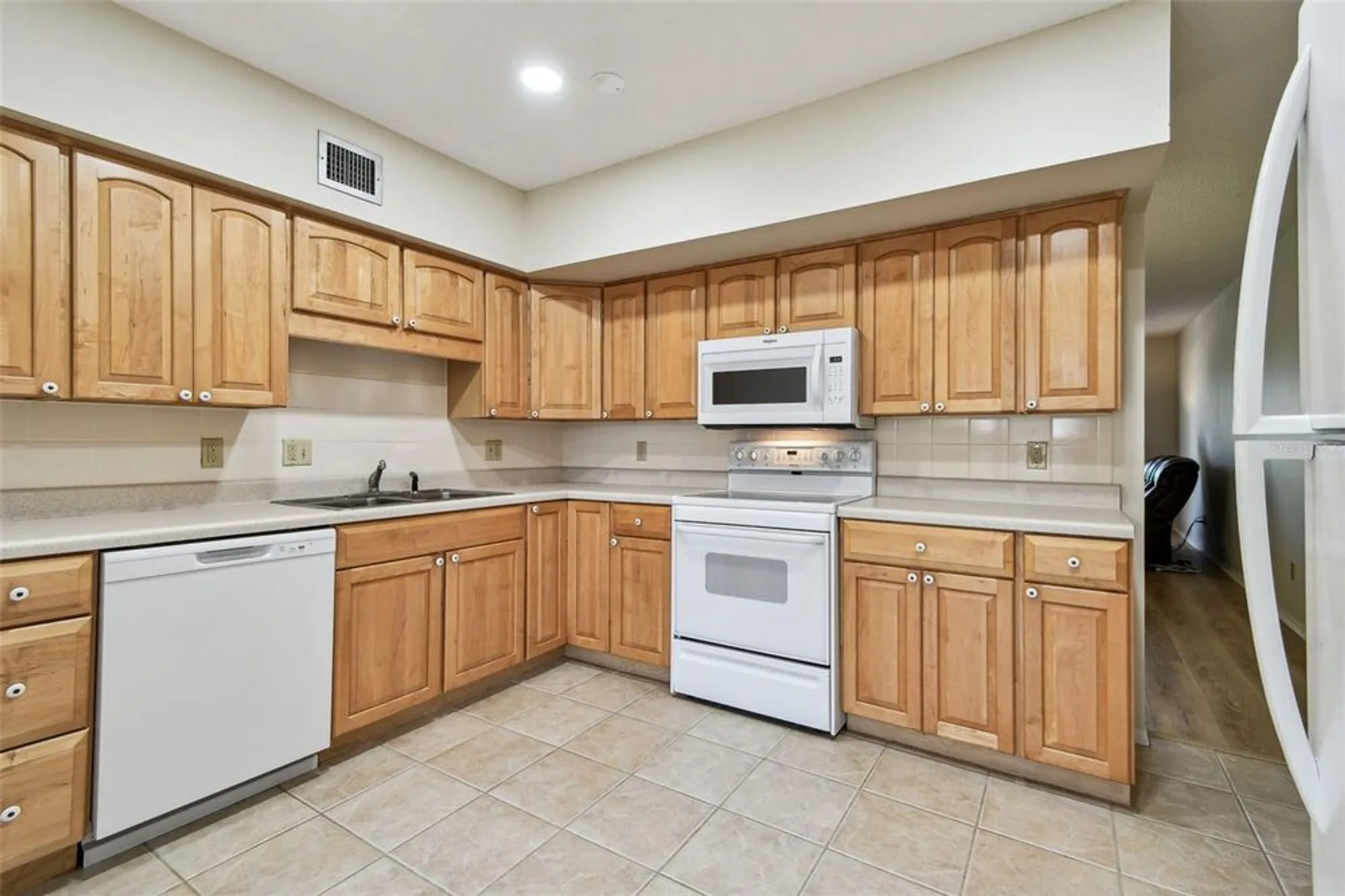Property Slideshow image 16 of 52 | 2430 florentine way 46, Clearwater, FL, 33763