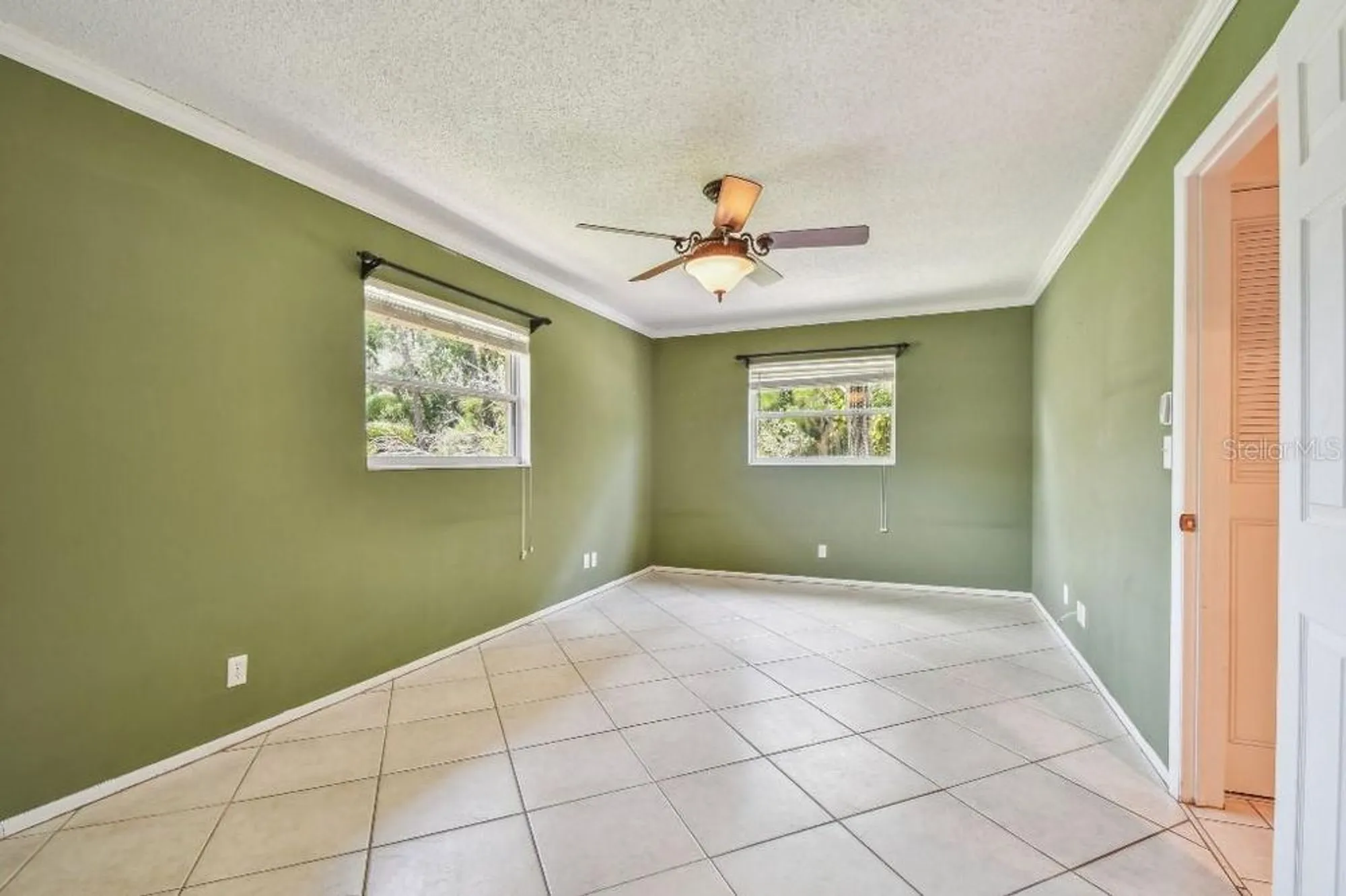 Property Slideshow image 36 of 60 | 916 mainsail way, Palm Harbor, FL, 34685