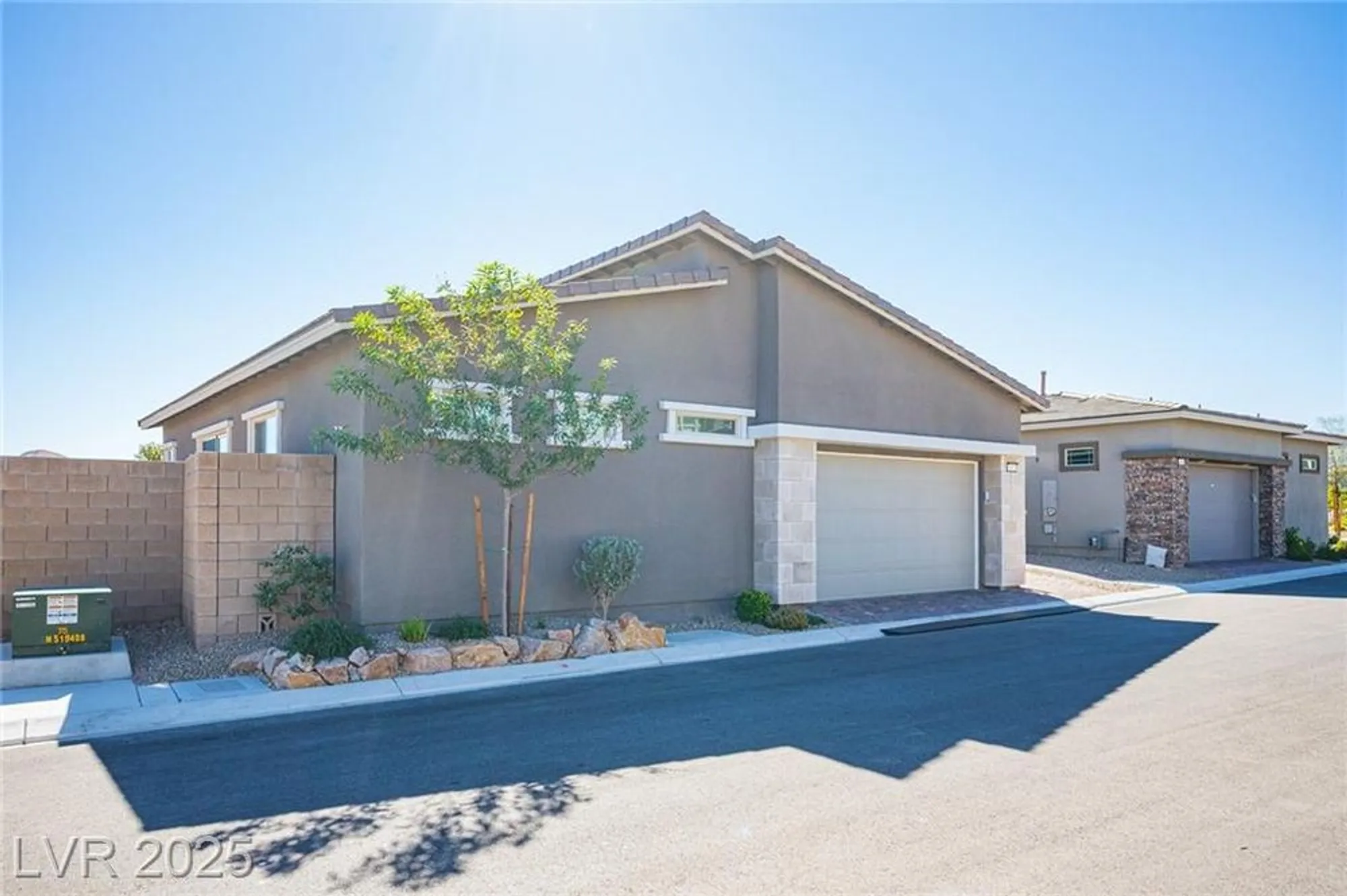 Property Slideshow image 38 of 46 | 932 belleforte ln, Las Vegas, NV, 89138