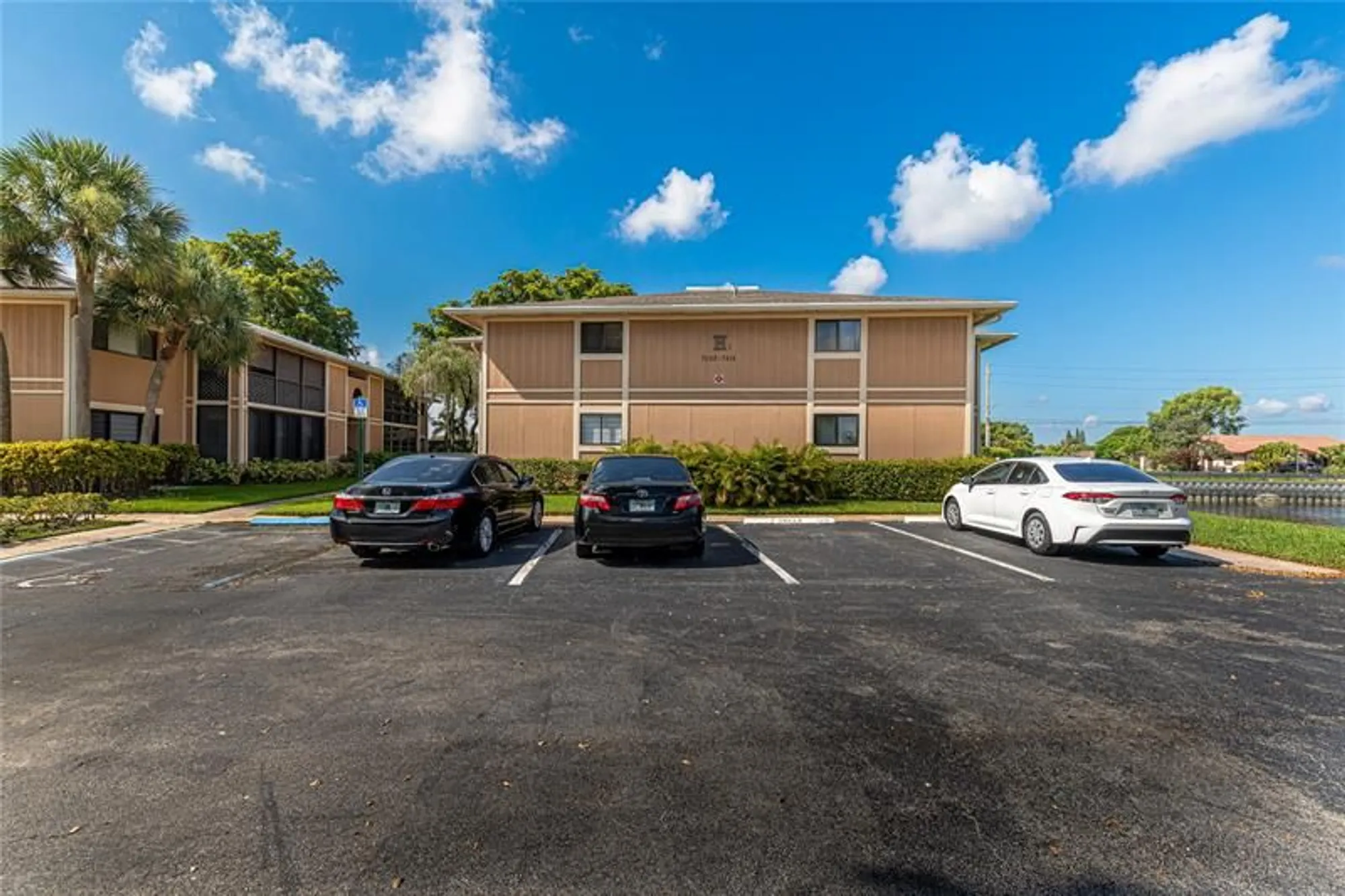Property Slideshow image 18 of 20 | 7612 ashmont cir # 7612, Tamarac, FL, 33321