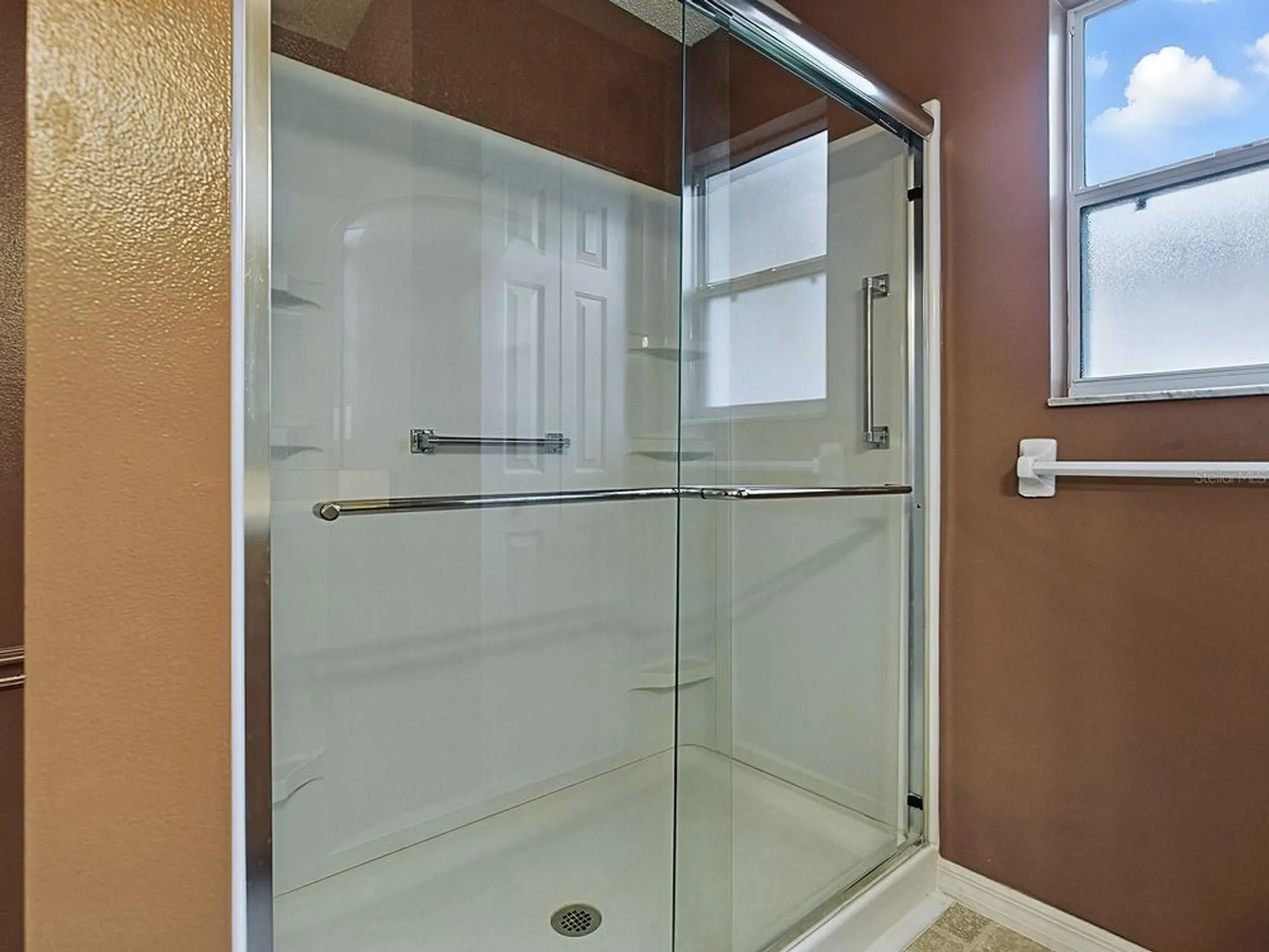 Property Slideshow image 18 of 38 | 409 westwood dr, Leesburg, FL, 34748