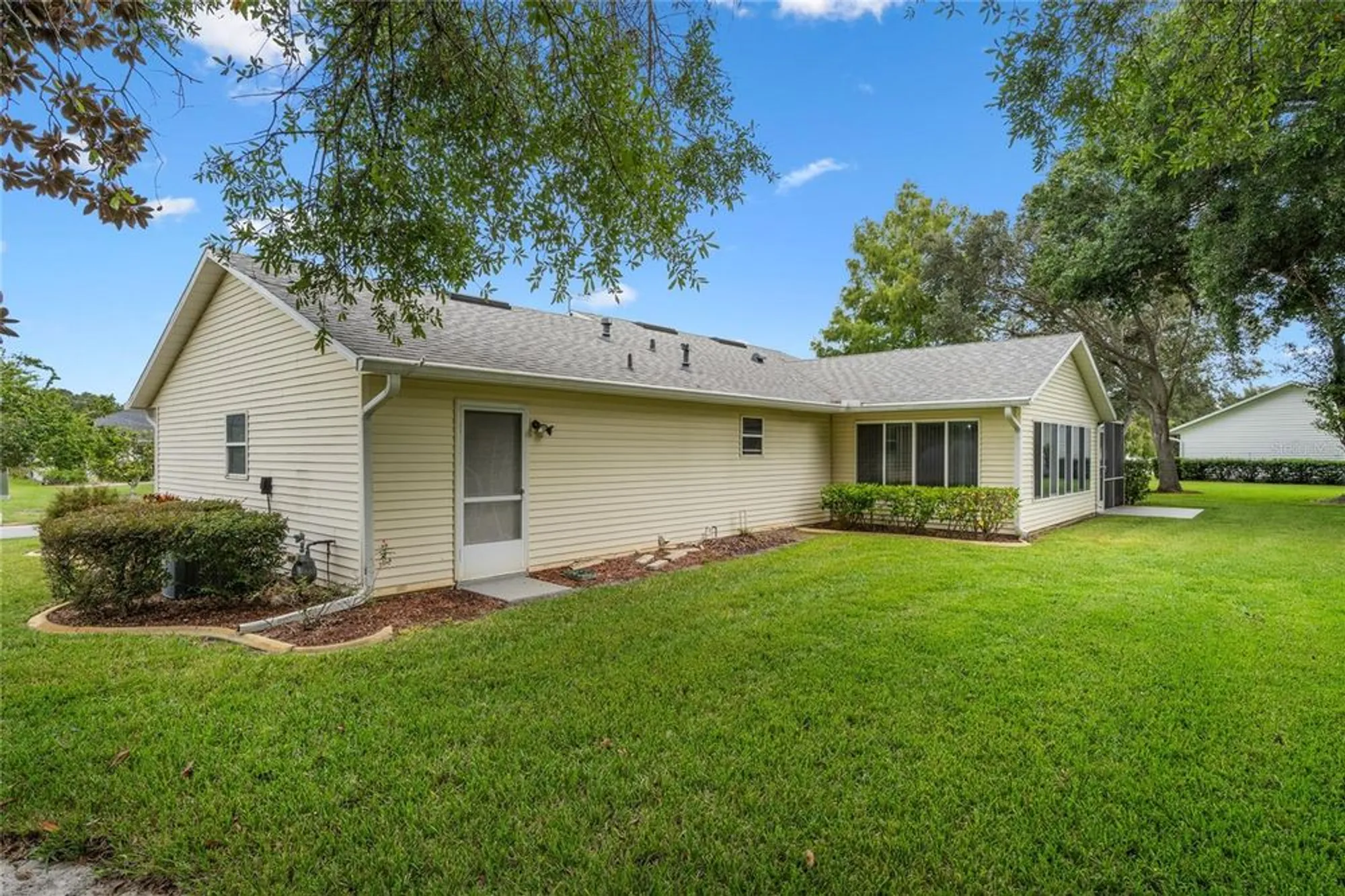 Property Slideshow image 24 of 47 | 27107 racquet cir, Leesburg, FL, 34748