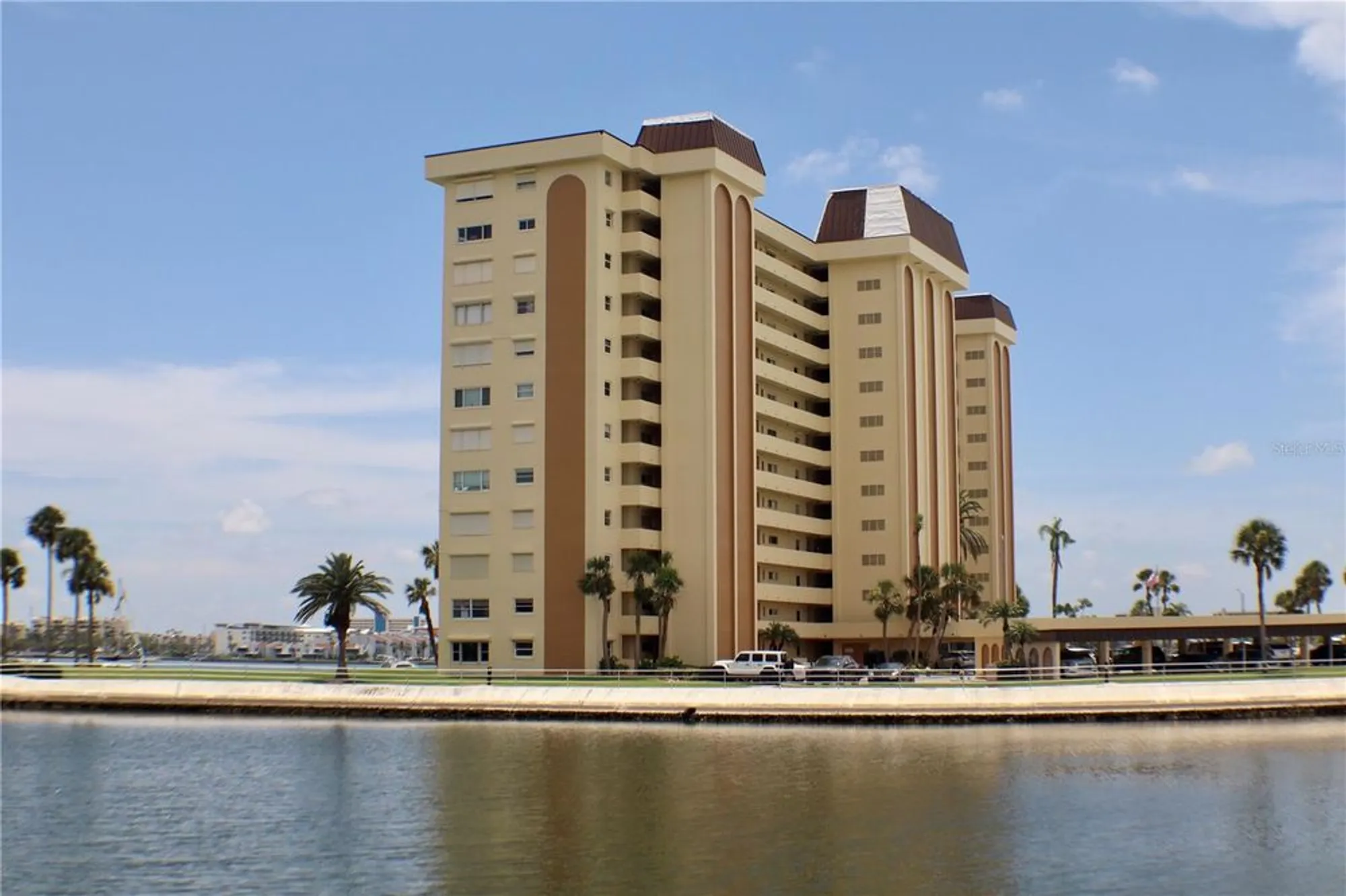 Property Slideshow image 33 of 51 | 4775 cove cir apt 403, St Petersburg, FL, 33708