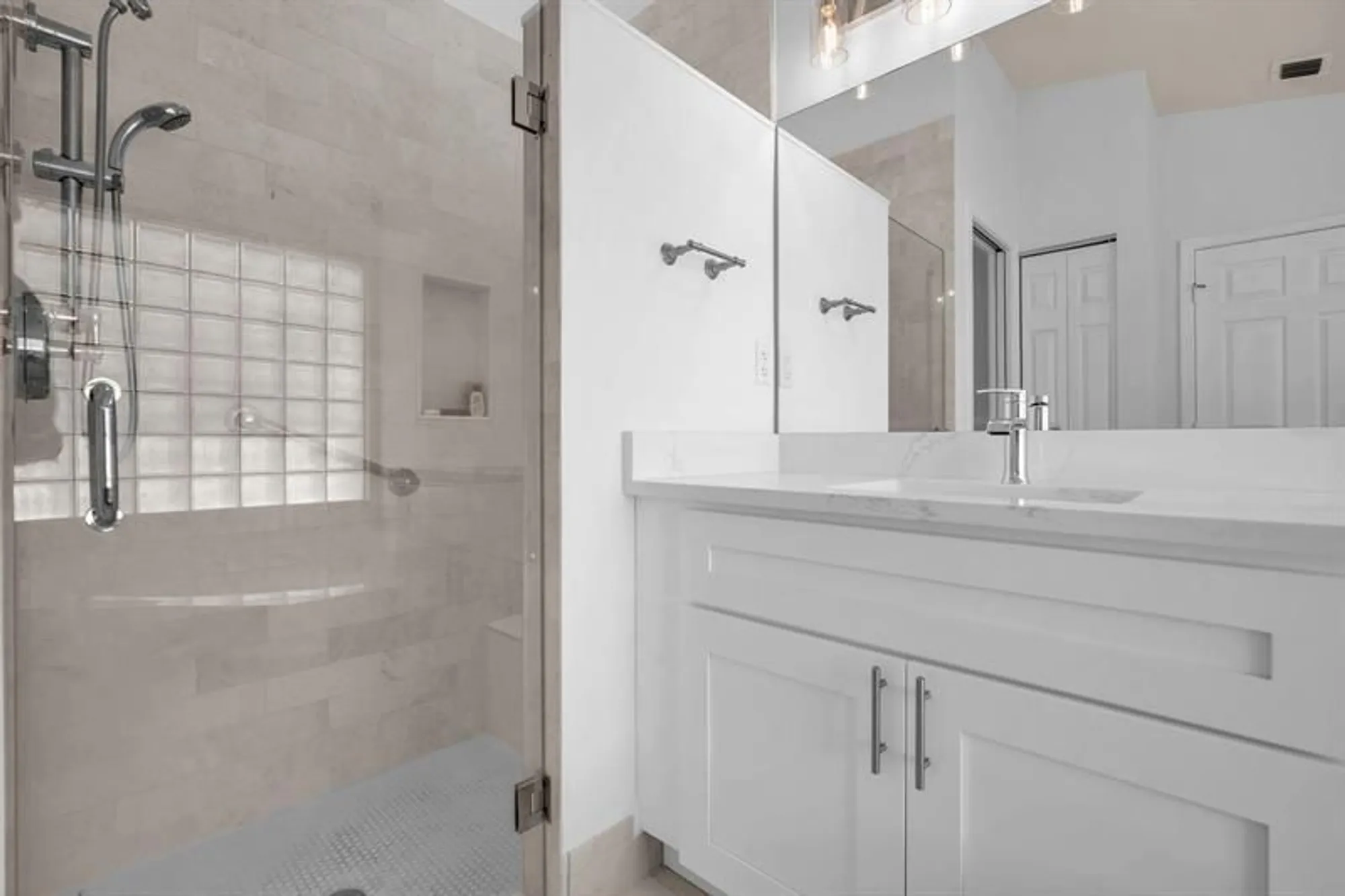 Property Slideshow image 16 of 57 | 5701 swaying palm ln, Boynton Beach, FL, 33437