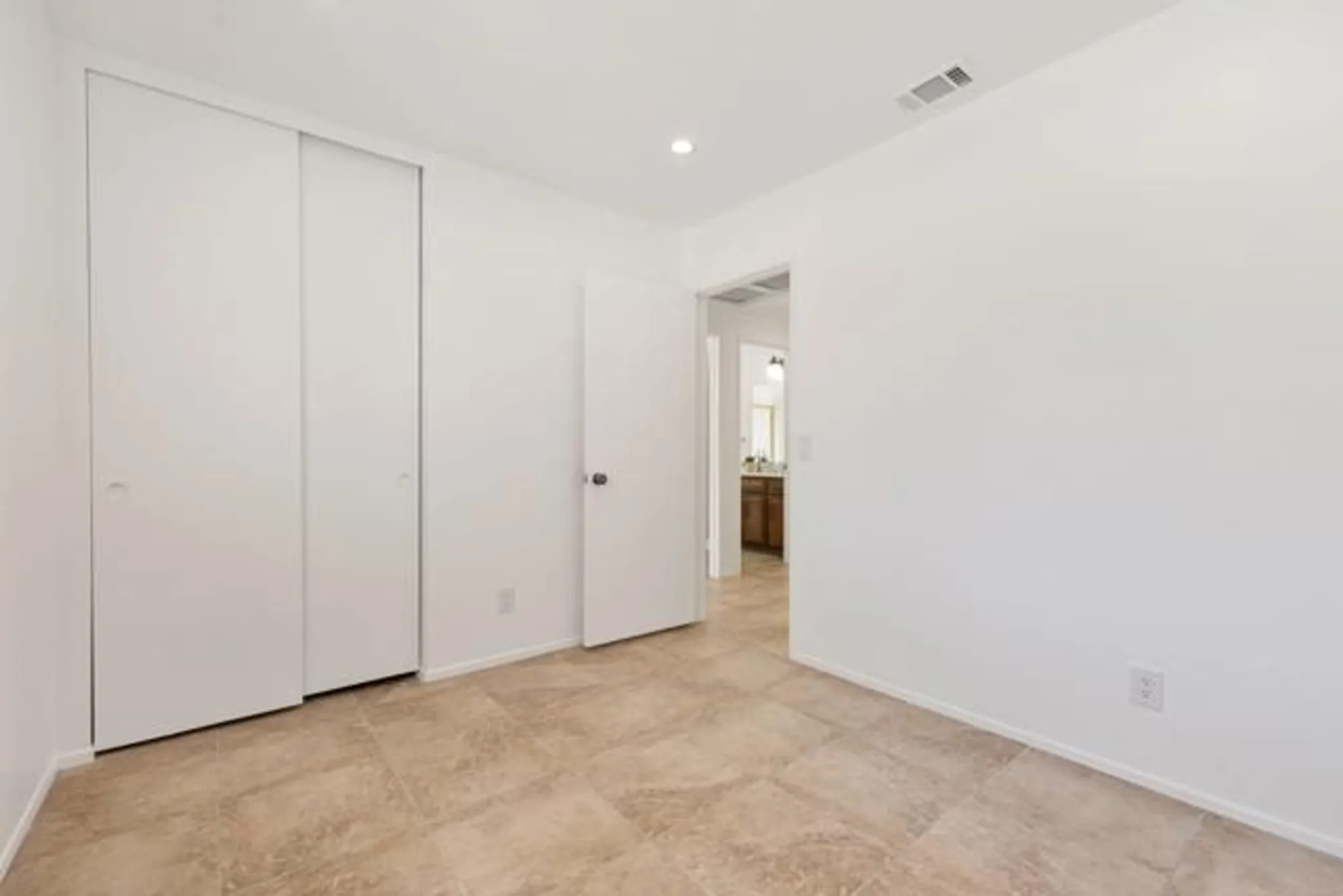 Property Slideshow image 20 of 41 | 2050 silver oak way, Hemet, CA, 92545