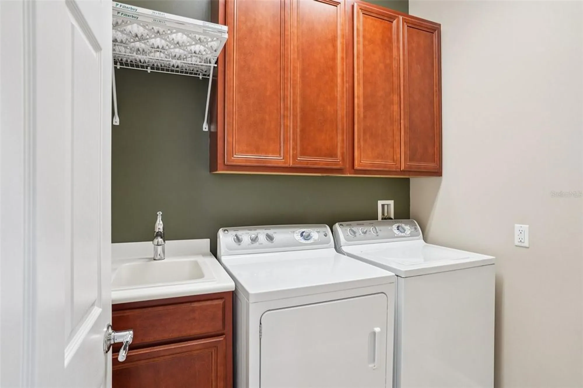 Property Slideshow image 29 of 59 | 8430 leatherleaf ln, Orlando, FL, 32827