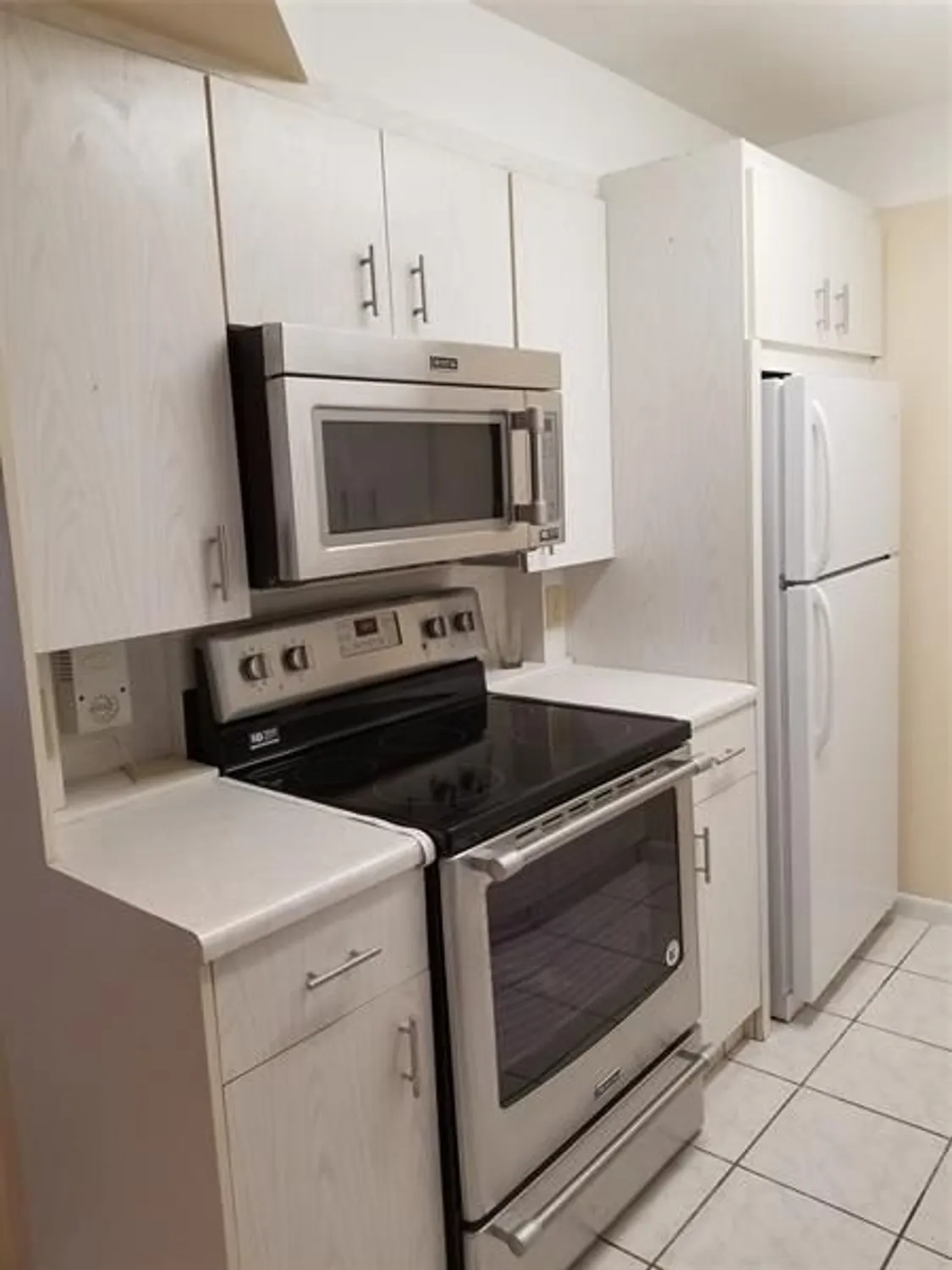 Property Slideshow image 4 of 25 | 4090 cornwall e # 4090, Boca Raton, FL, 33434