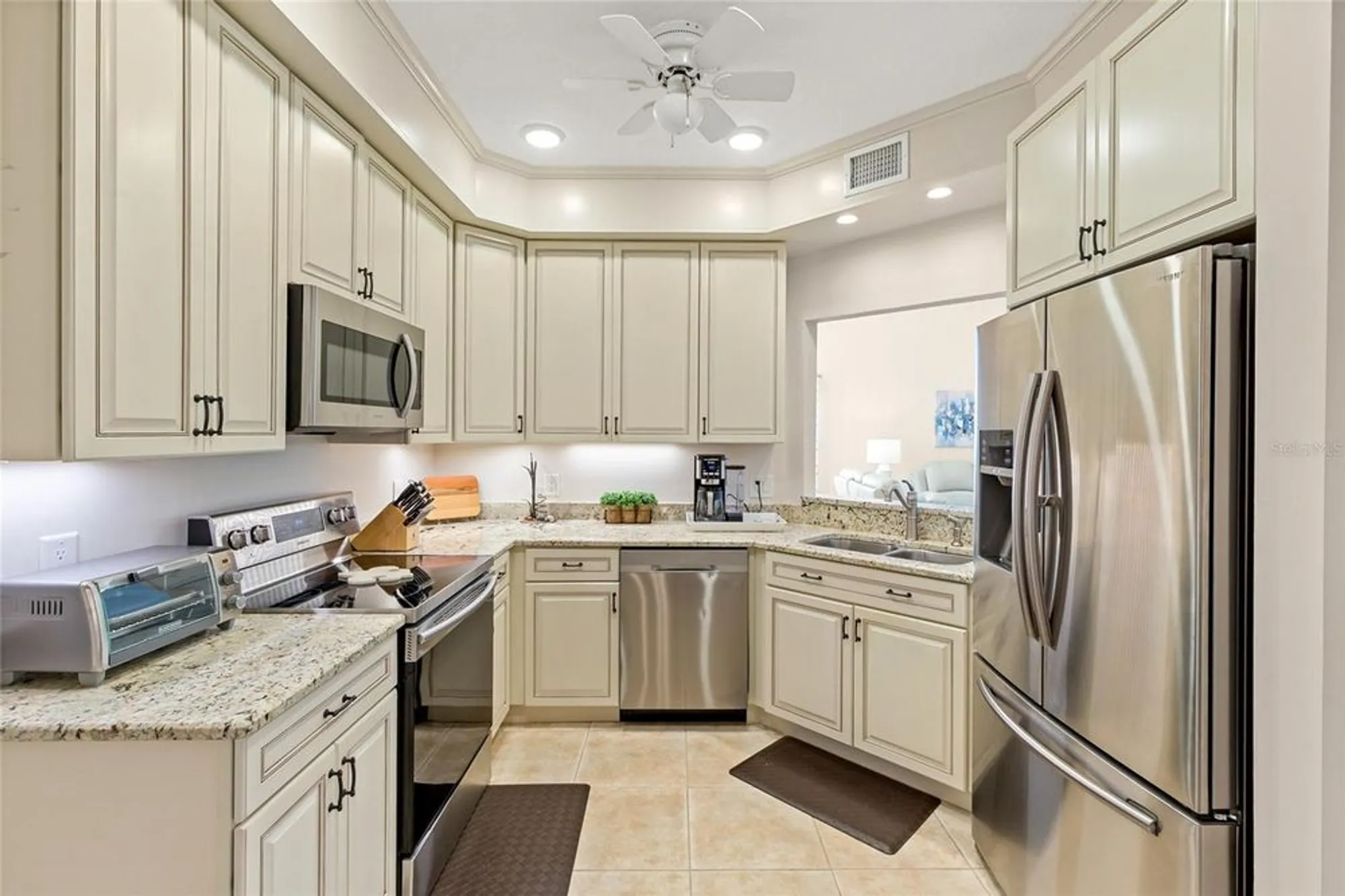 Property Slideshow image 10 of 32 | 7164 cedar hollow cir, Bradenton, FL, 34203