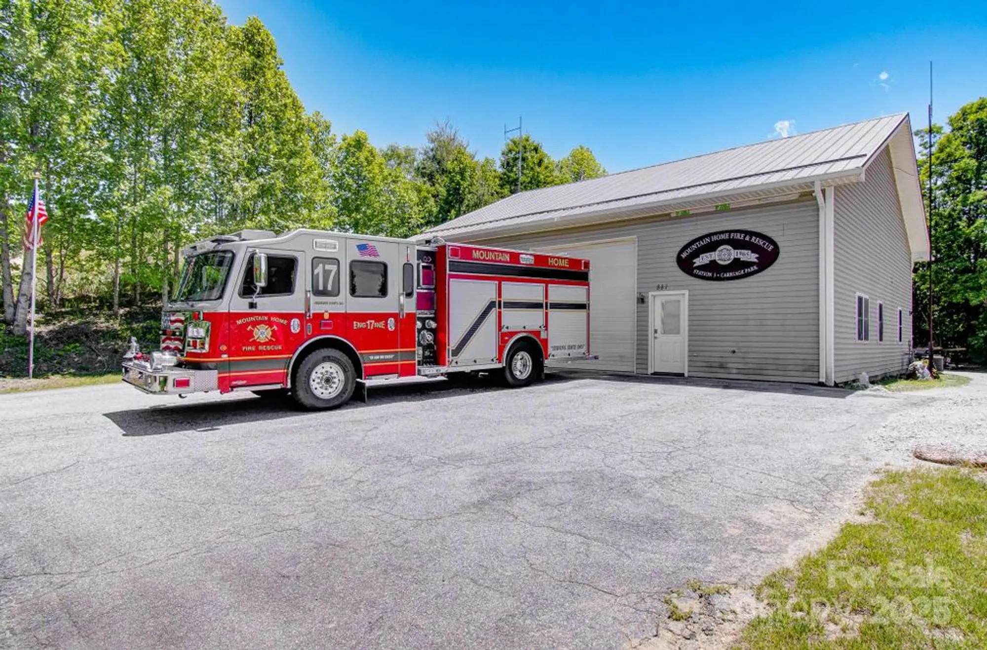 Property Slideshow image 38 of 38 | 305 e high point ln, Hendersonville, NC, 28791