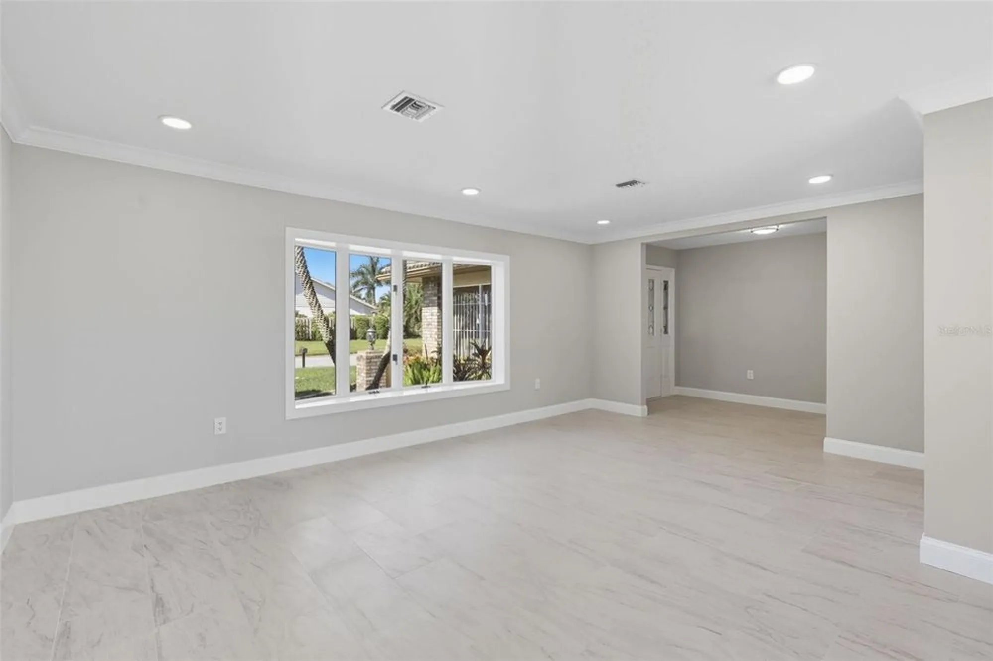 Property Slideshow image 10 of 61 | 6994 country lakes cir, Sarasota, FL, 34243