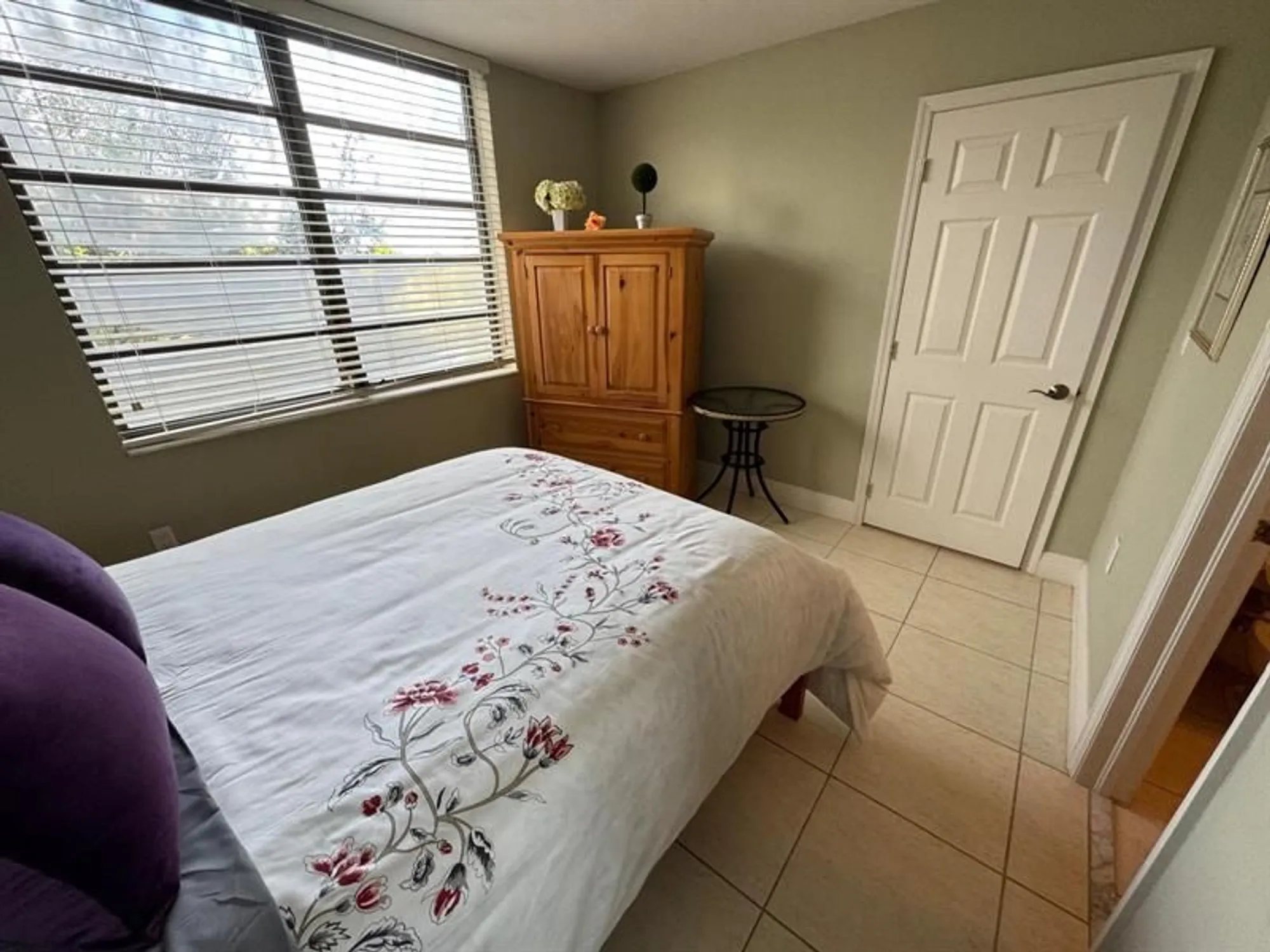 Property Slideshow image 21 of 60 | 900 colony point cir 407, Pembroke Pines, FL, 33026