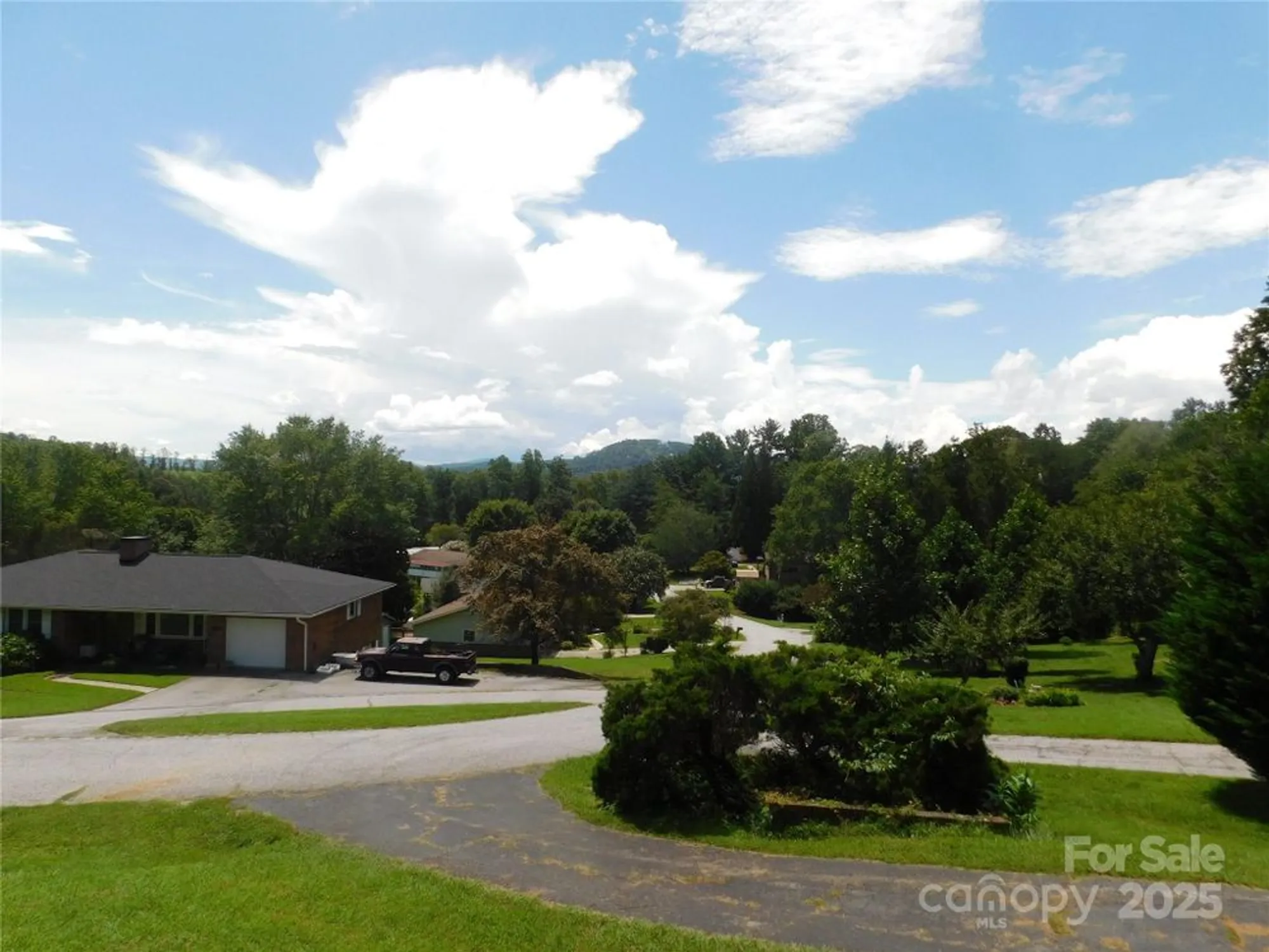 Property Slideshow image 4 of 33 | 125 fulton dr, Hendersonville, NC, 28792