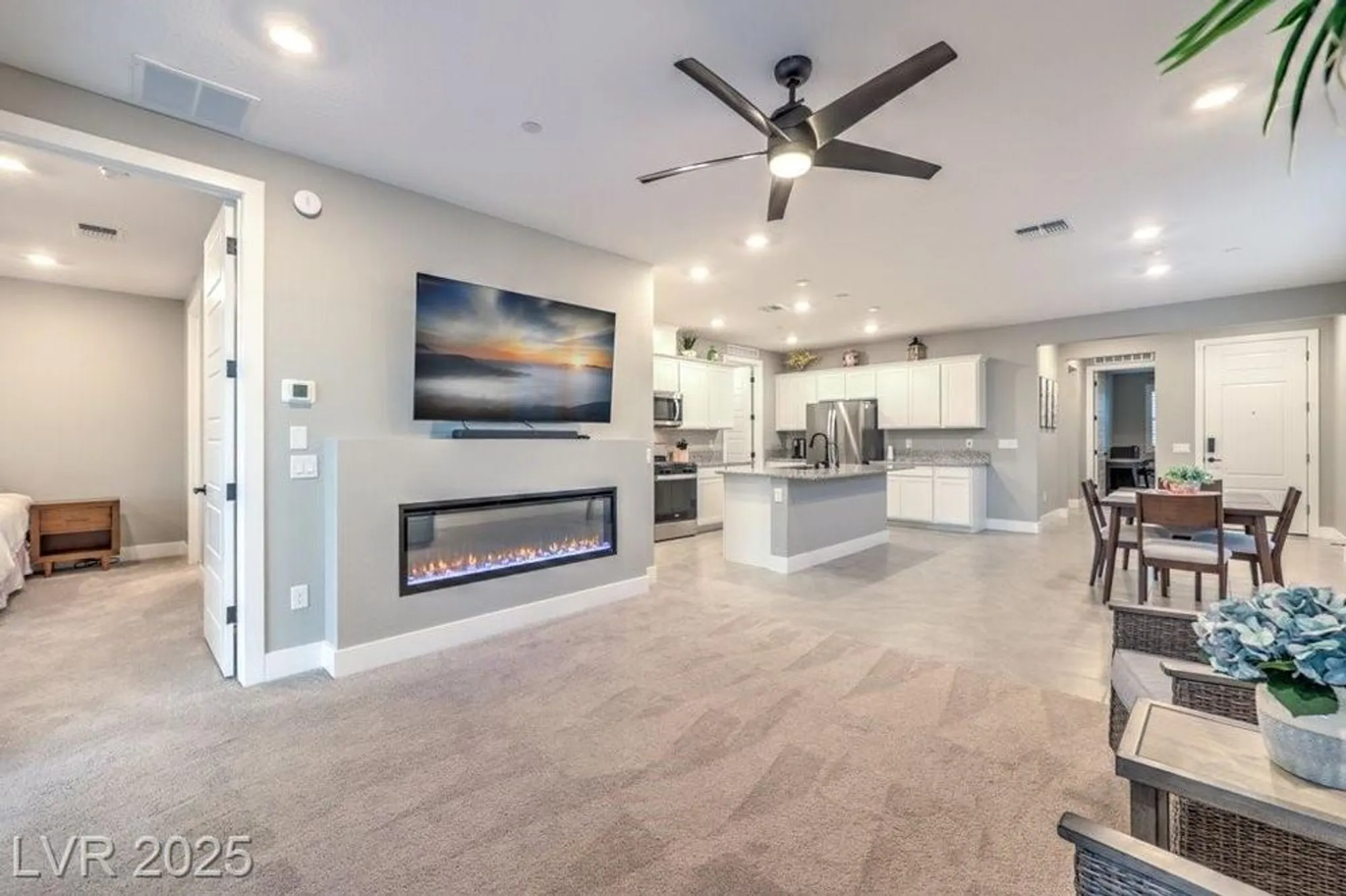 Property Slideshow image 15 of 48 | 70 lake bluff ct, Henderson, NV, 89011