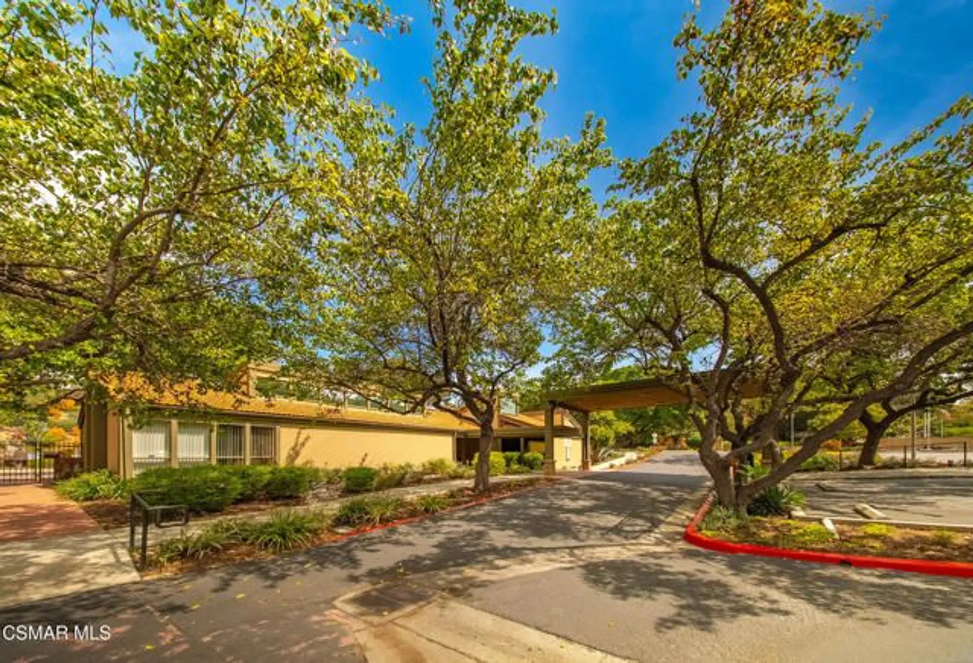 Property Slideshow image 21 of 30 | 245 oakleaf dr apt 205, Thousand Oaks, CA, 91360