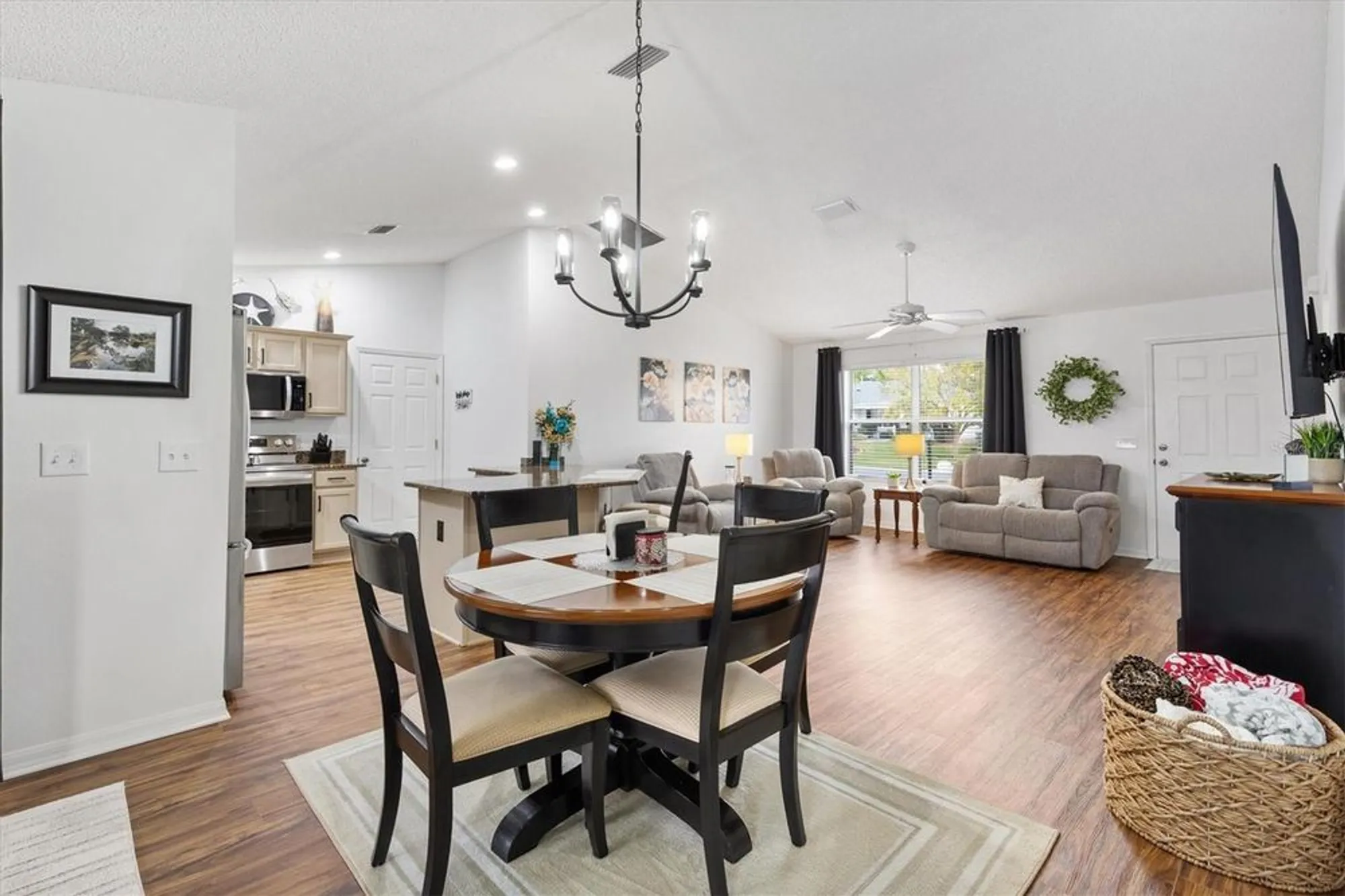 Property Slideshow image 4 of 23 | 964 kingmont ter, The Villages, FL, 32162