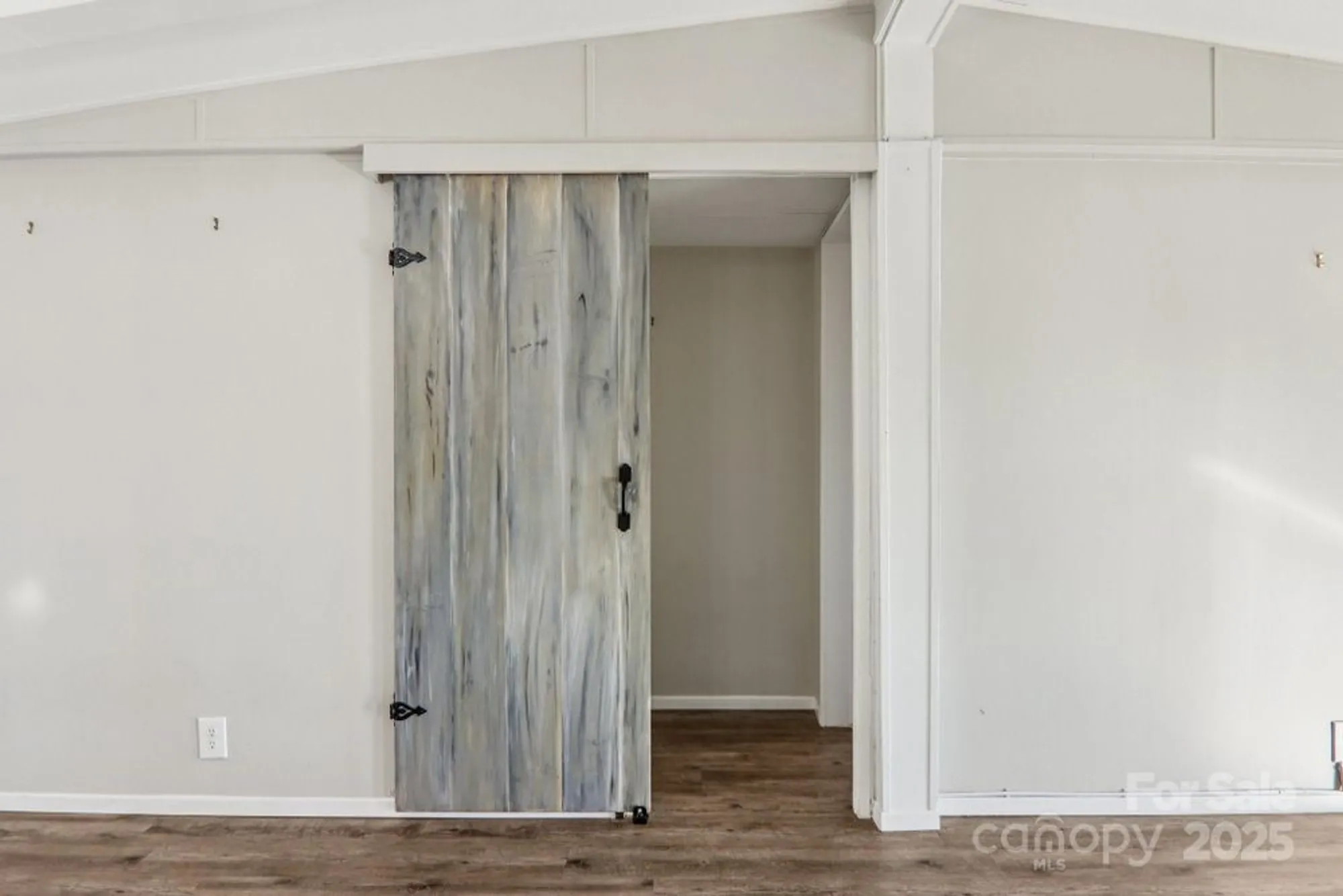 Property Slideshow image 20 of 48 | 302 meadowbrook ct, Hendersonville, NC, 28792