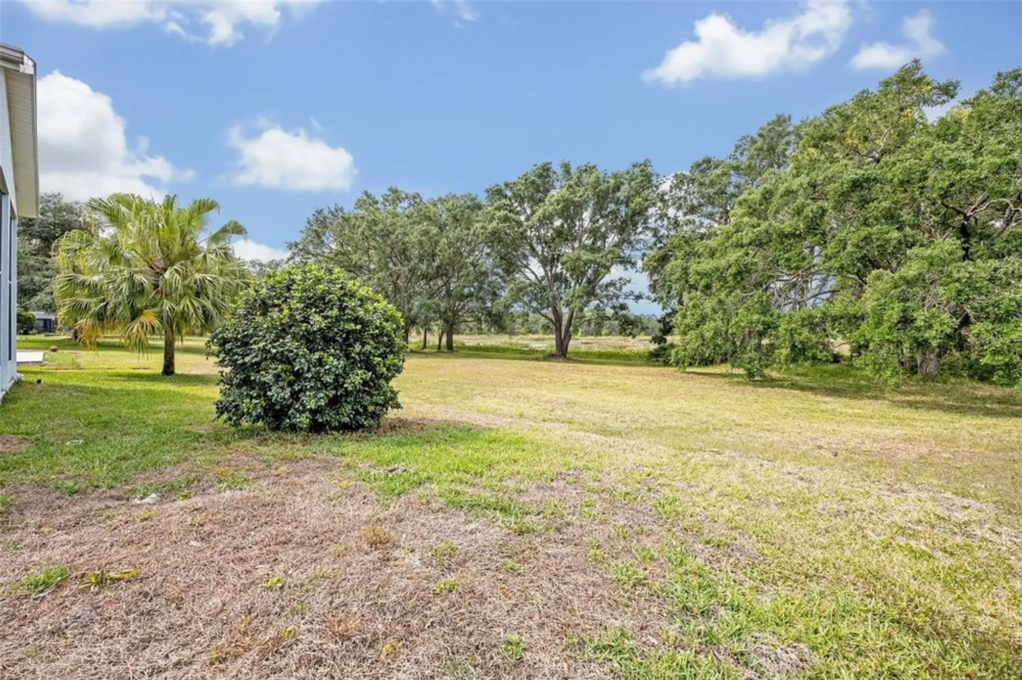 Property Slideshow image 42 of 52 | 25057 riverwalk dr, Leesburg, FL, 34748