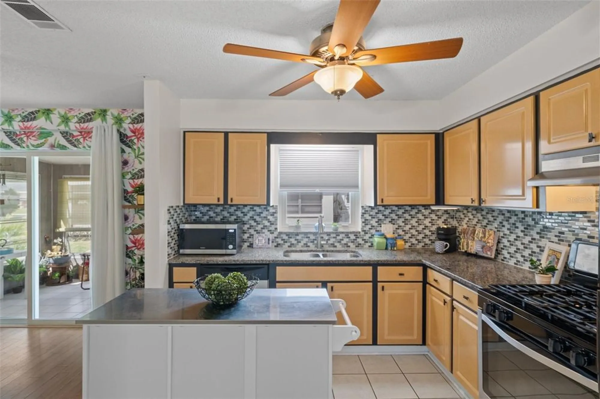 Property Slideshow image 14 of 59 | 10008 daffodil st 186, Pinellas Park, FL, 33782