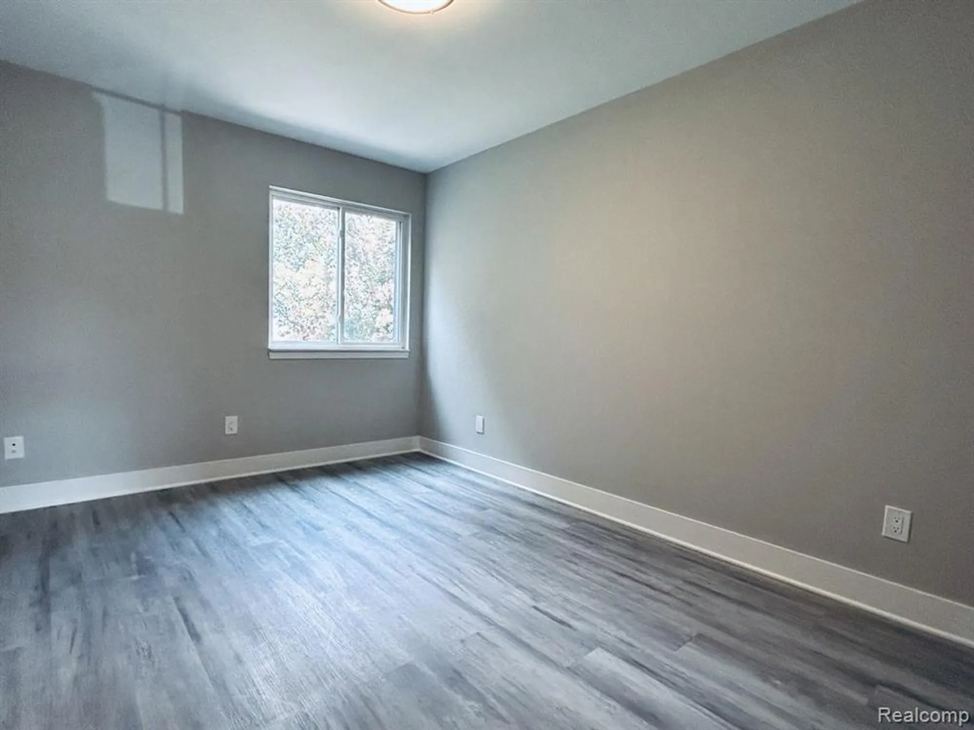 Property Slideshow image 18 of 27 | 25323 potomac dr # 2, South Lyon, MI, 48178