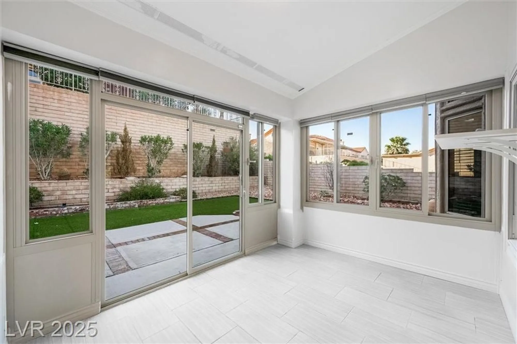 Property Slideshow image 4 of 52 | 2725 byron dr, Las Vegas, NV, 89134