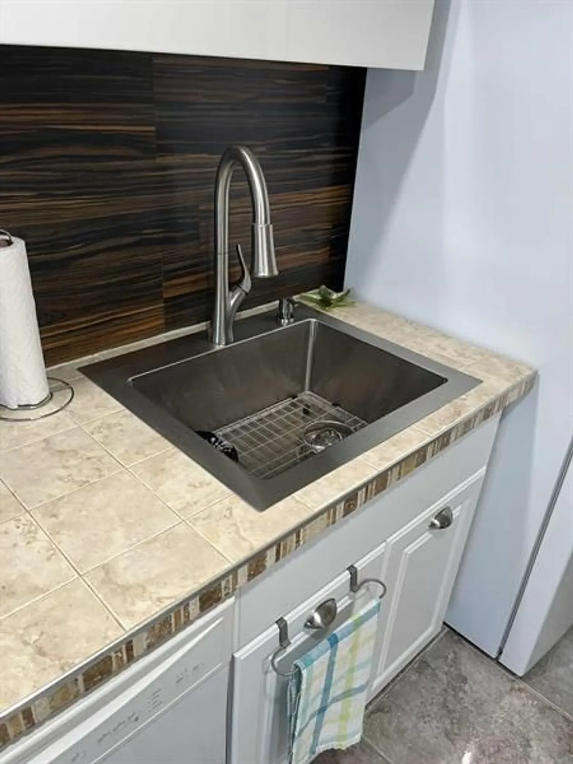 Property Slideshow image 8 of 15 | 4770 nw 21st st apt 405, Lauderhill, FL, 33313