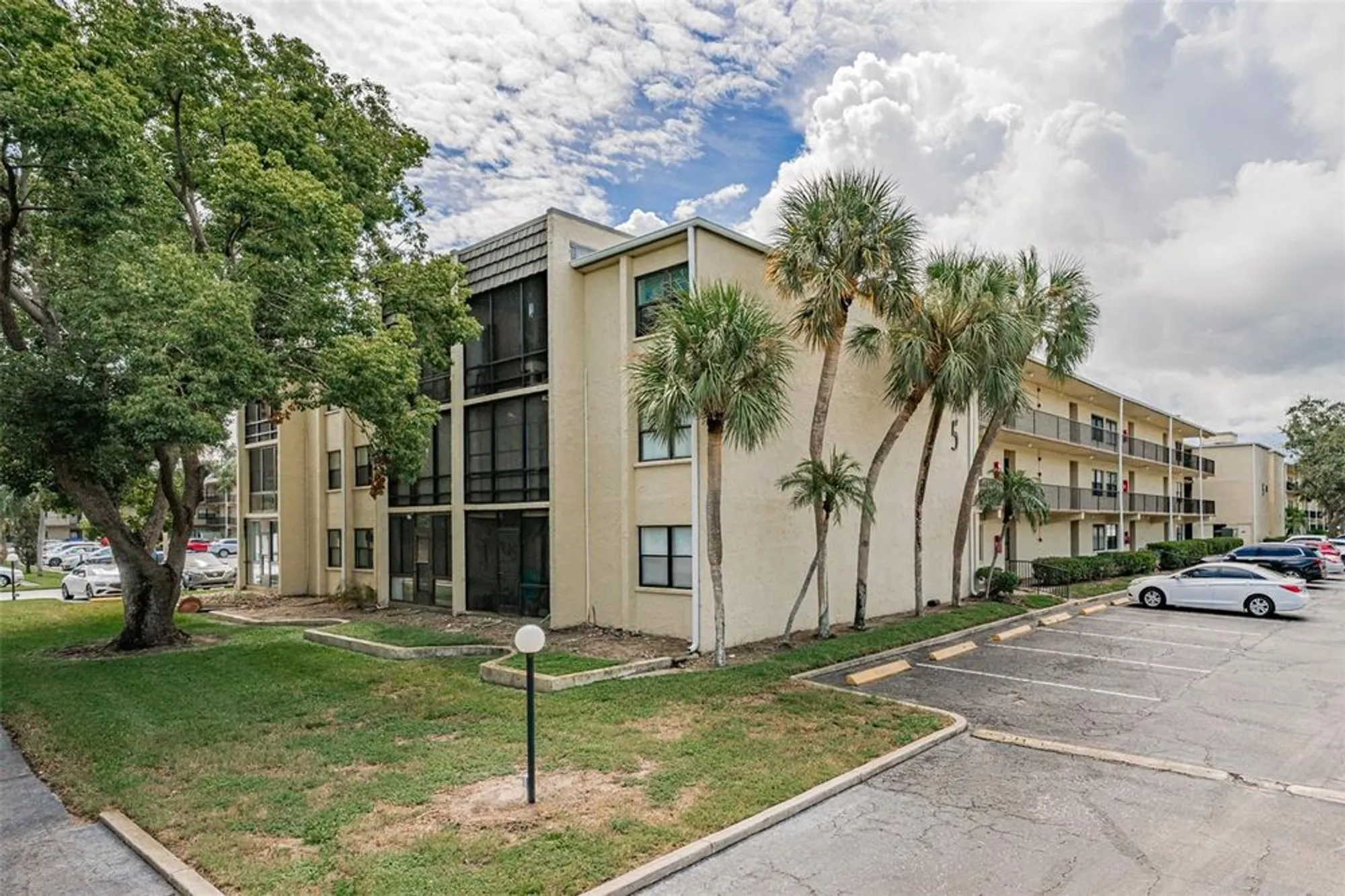 Property Slideshow image 38 of 40 | 14130 rosemary ln apt 5114, Largo, FL, 33774