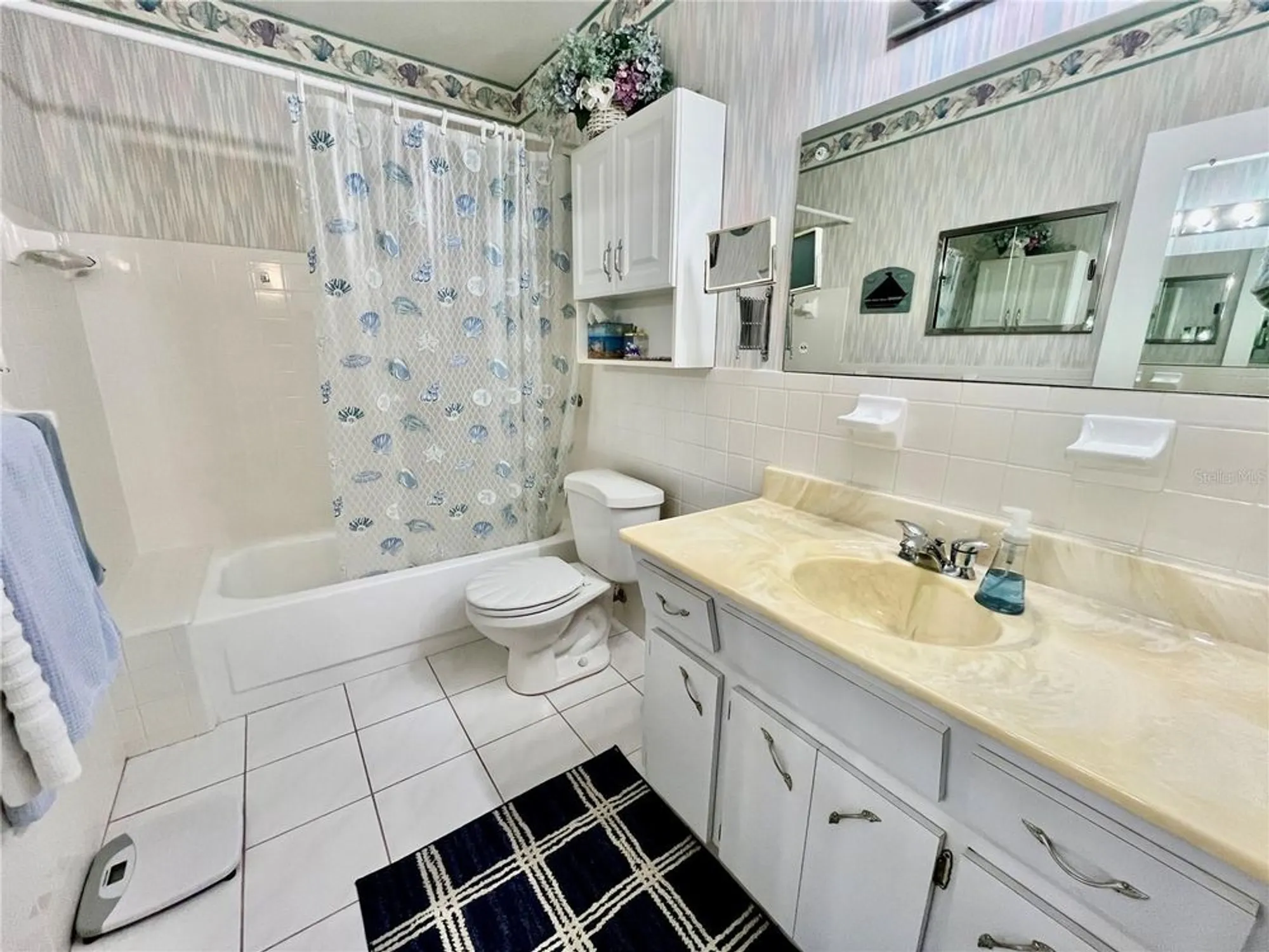 Property Slideshow image 17 of 41 | 2403 finlandia ln 57, Clearwater, FL, 33763