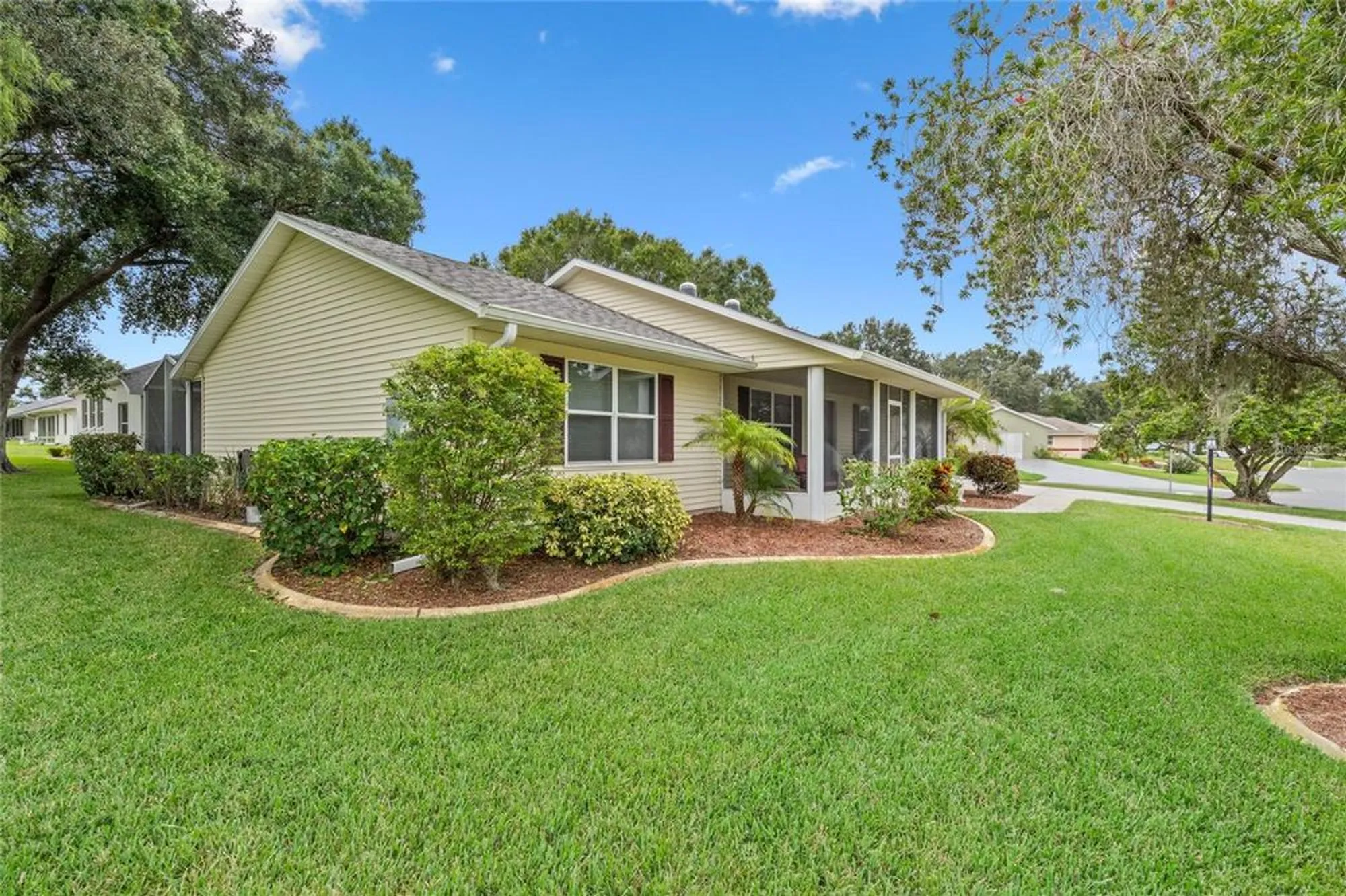 Property Slideshow image 6 of 47 | 27107 racquet cir, Leesburg, FL, 34748