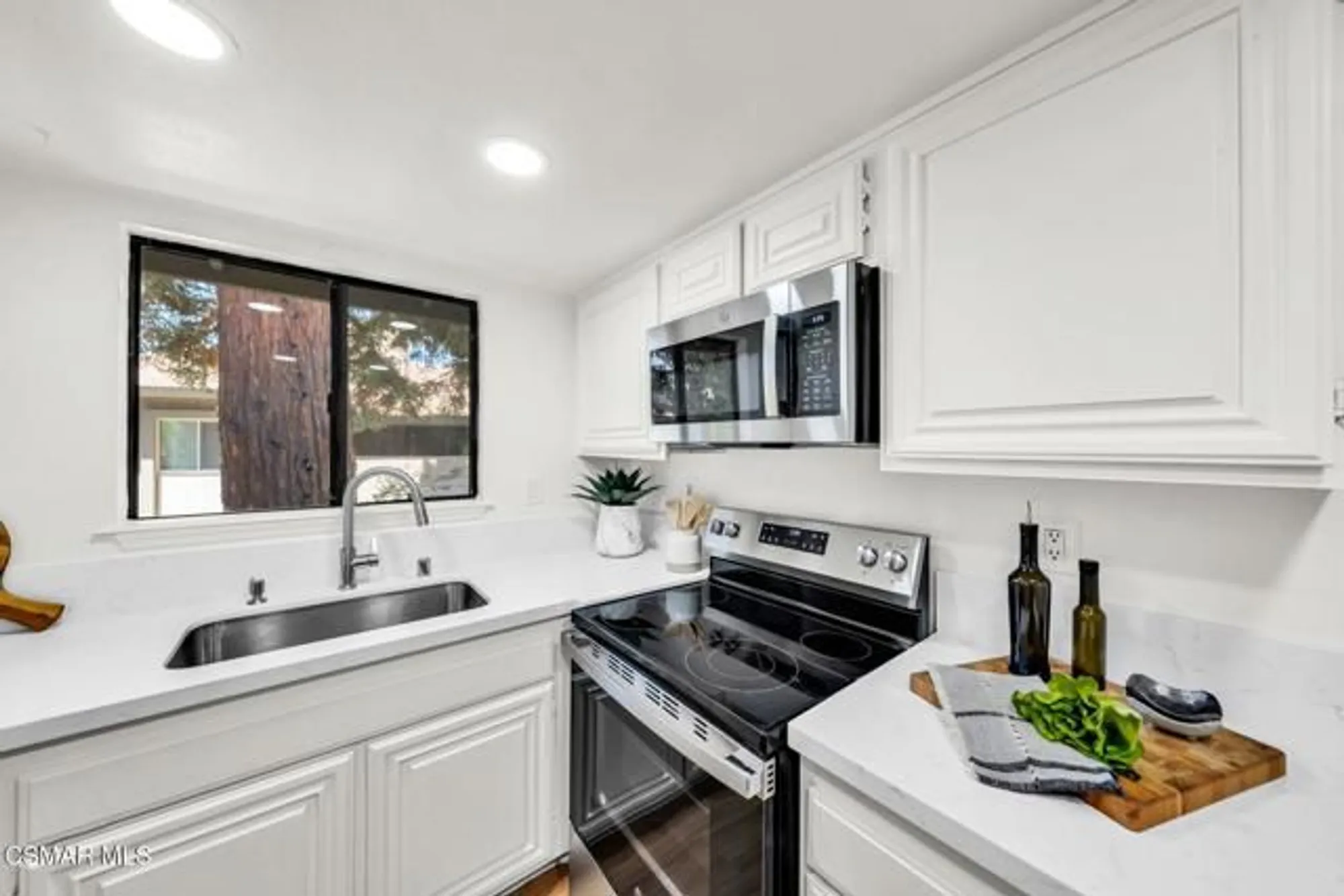 Property Slideshow image 16 of 54 | 769 birchpark cir 203, Thousand Oaks, CA, 91360