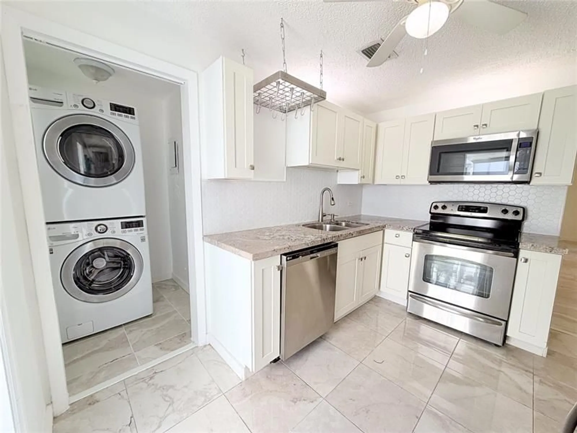 Property Slideshow image 10 of 17 | 340 nw 25th ct, Pompano Beach, FL, 33064
